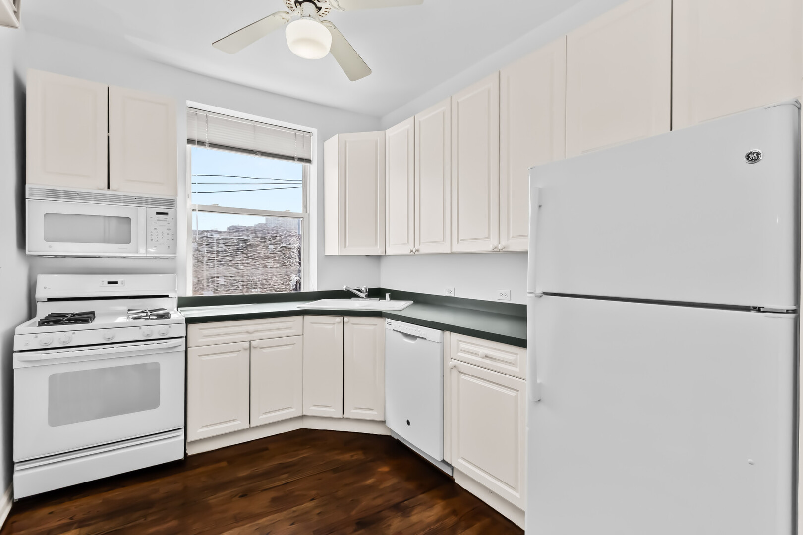 845 W BELLE PLAINE Avenue Unit: 2E