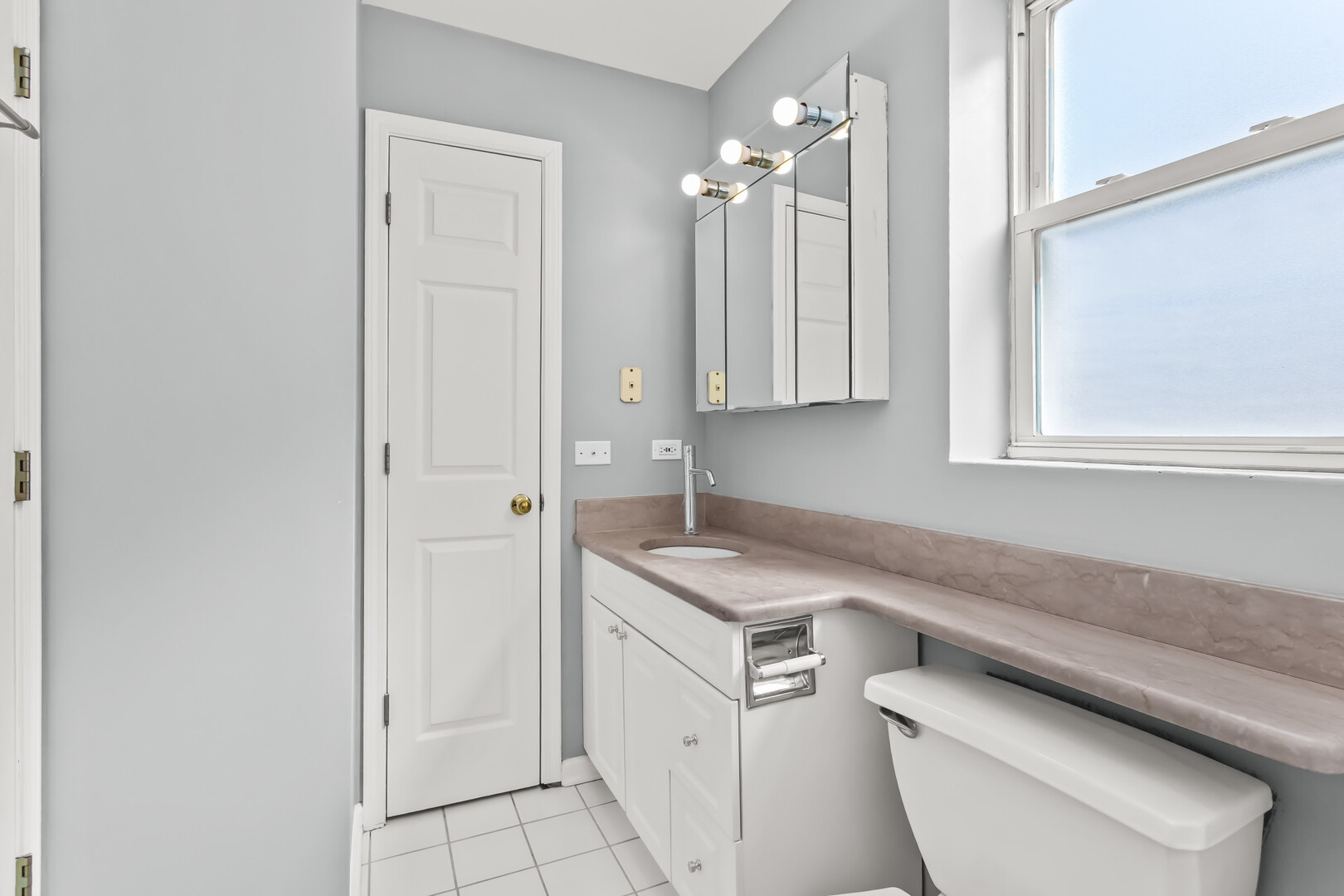 845 W BELLE PLAINE Avenue Unit: 2E
