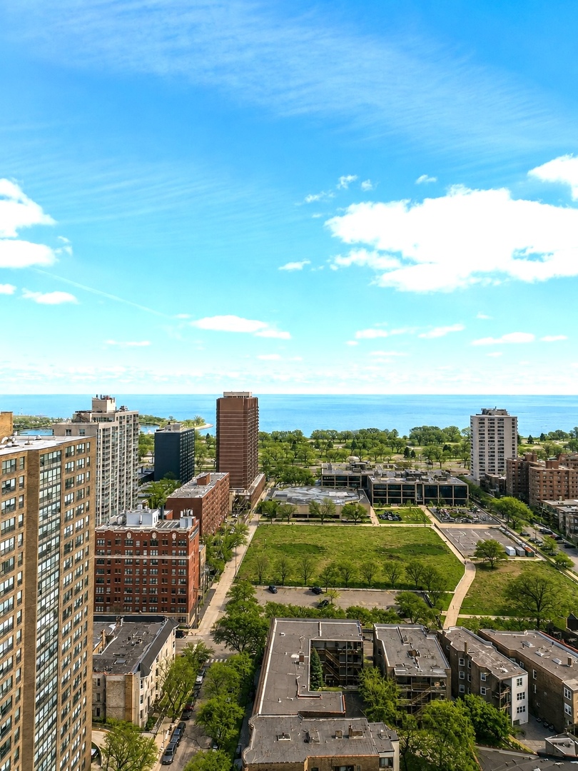 845 W BELLE PLAINE Avenue Unit: 2E