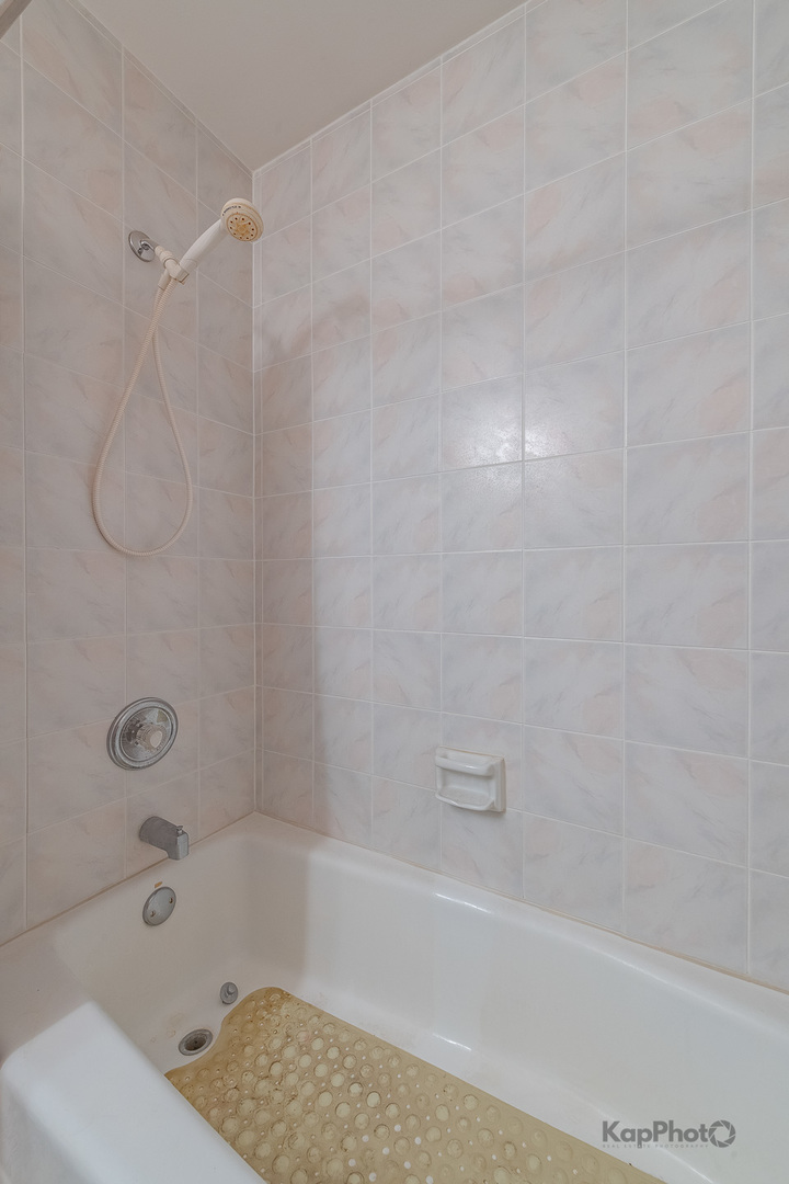 3001 N Oriole Avenue Unit: 301