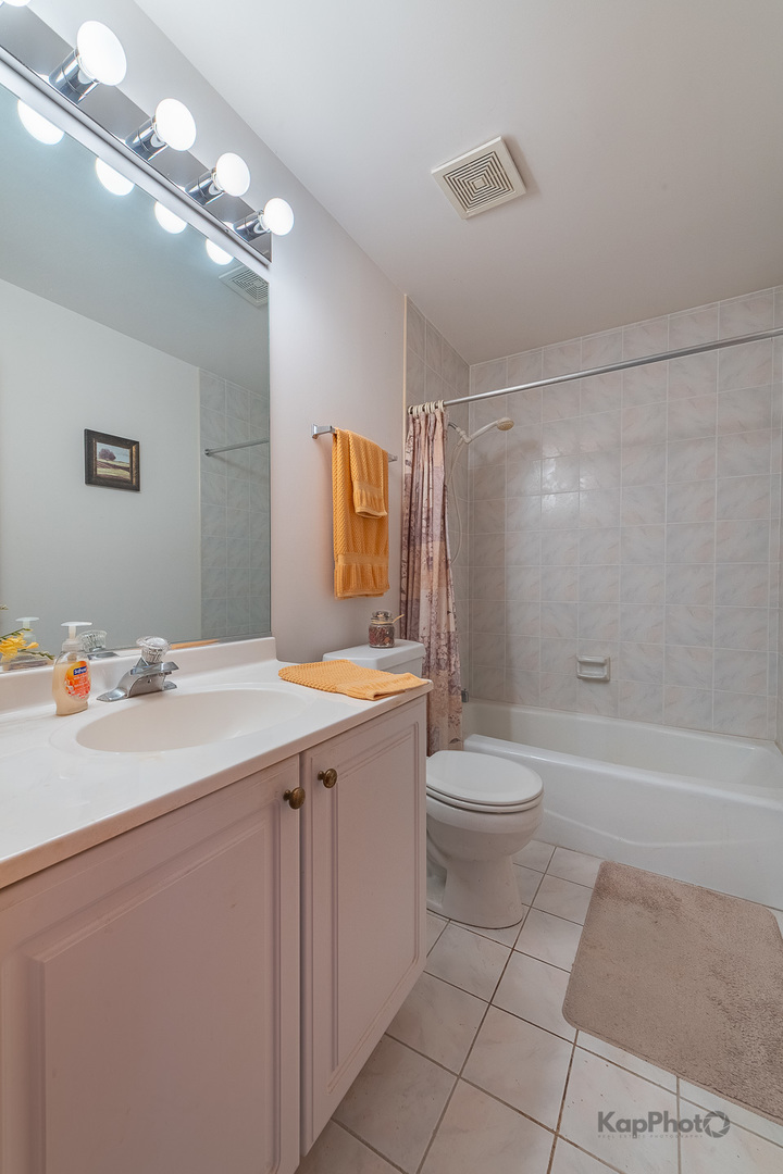 3001 N Oriole Avenue Unit: 301