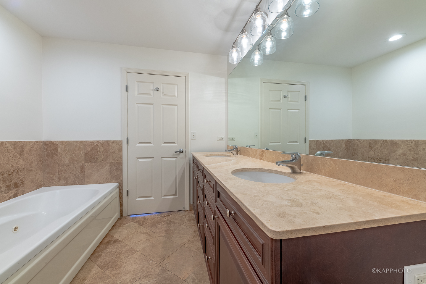 520 N Halsted Street Unit: 516