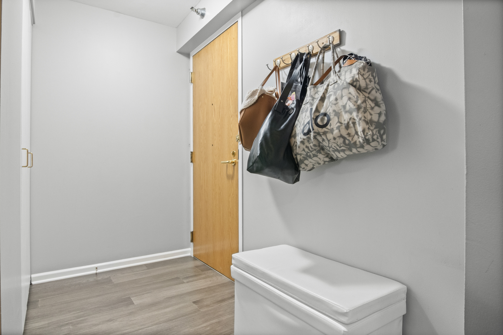 345 N La Salle Drive Unit: 405