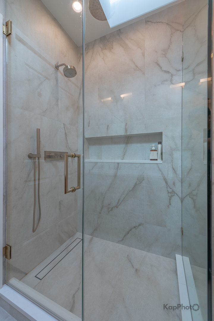 1117 W Monroe Street Unit: 8
