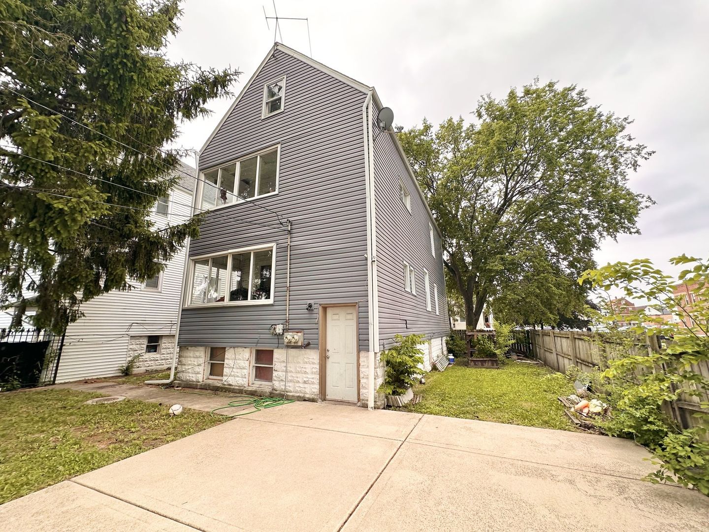 4926 W 30th Place