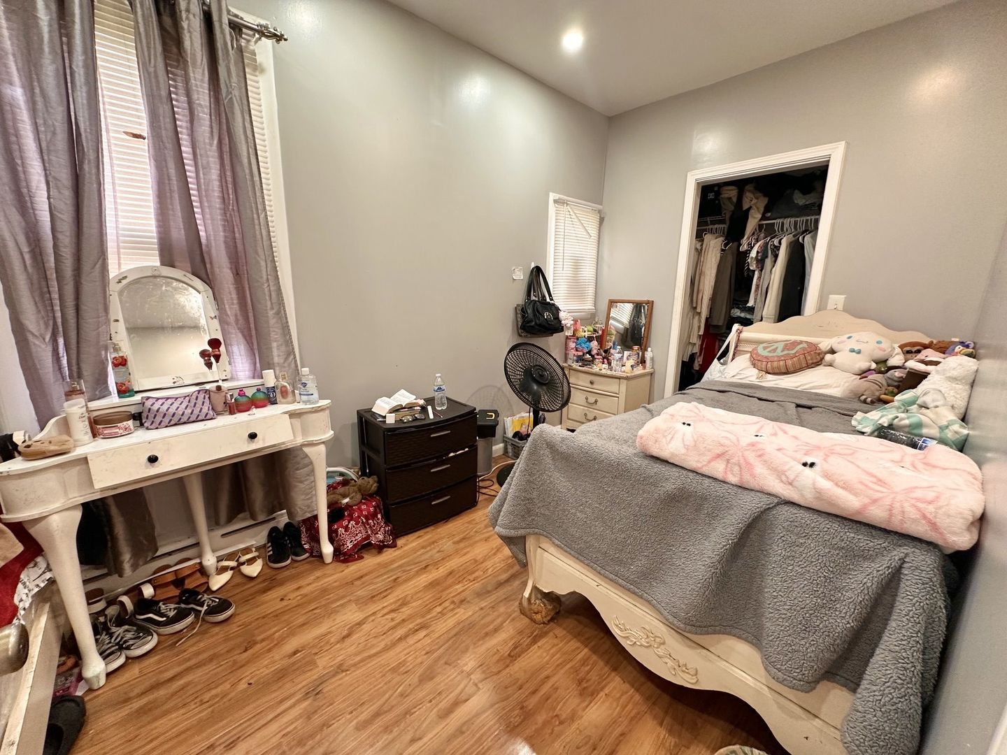 4926 W 30th Place