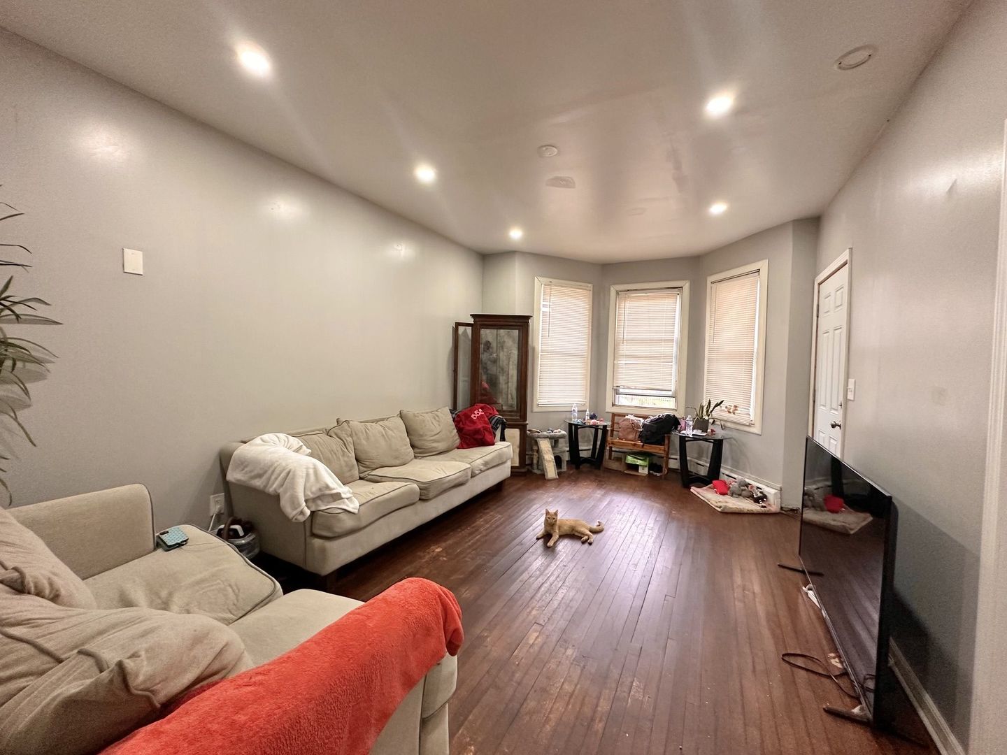 4926 W 30th Place