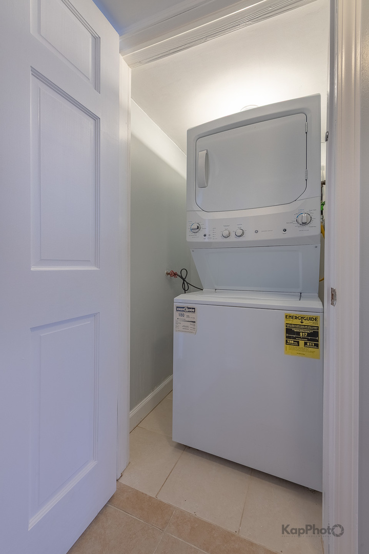 2841 S Wells Street Unit: 1W