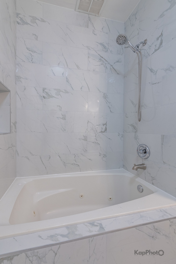 2841 S Wells Street Unit: 1W