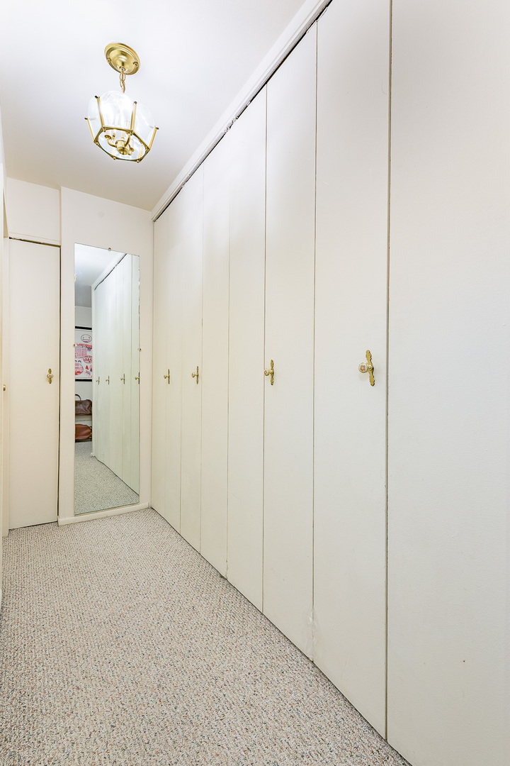 777 N Michigan Avenue Unit: 2406