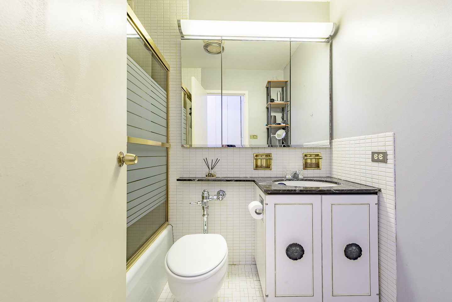 777 N Michigan Avenue Unit: 2406