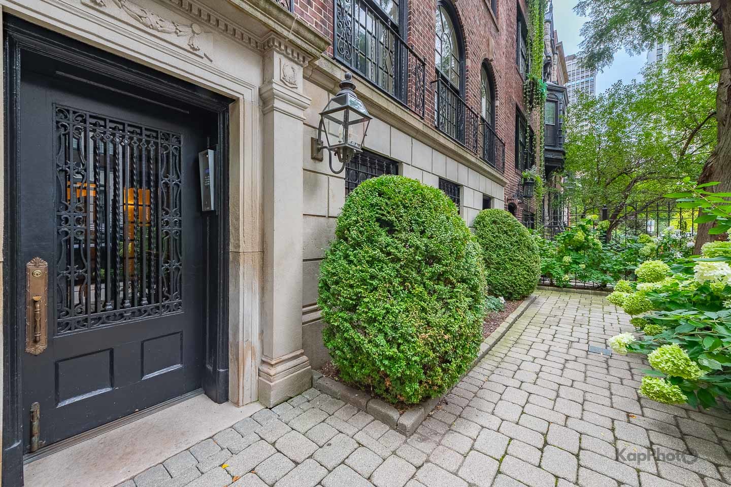 24 E Scott Street Unit: 2