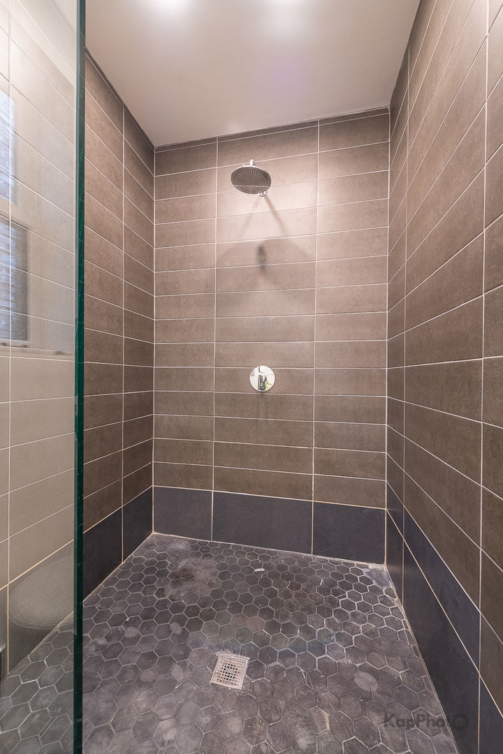 24 E Scott Street Unit: 2