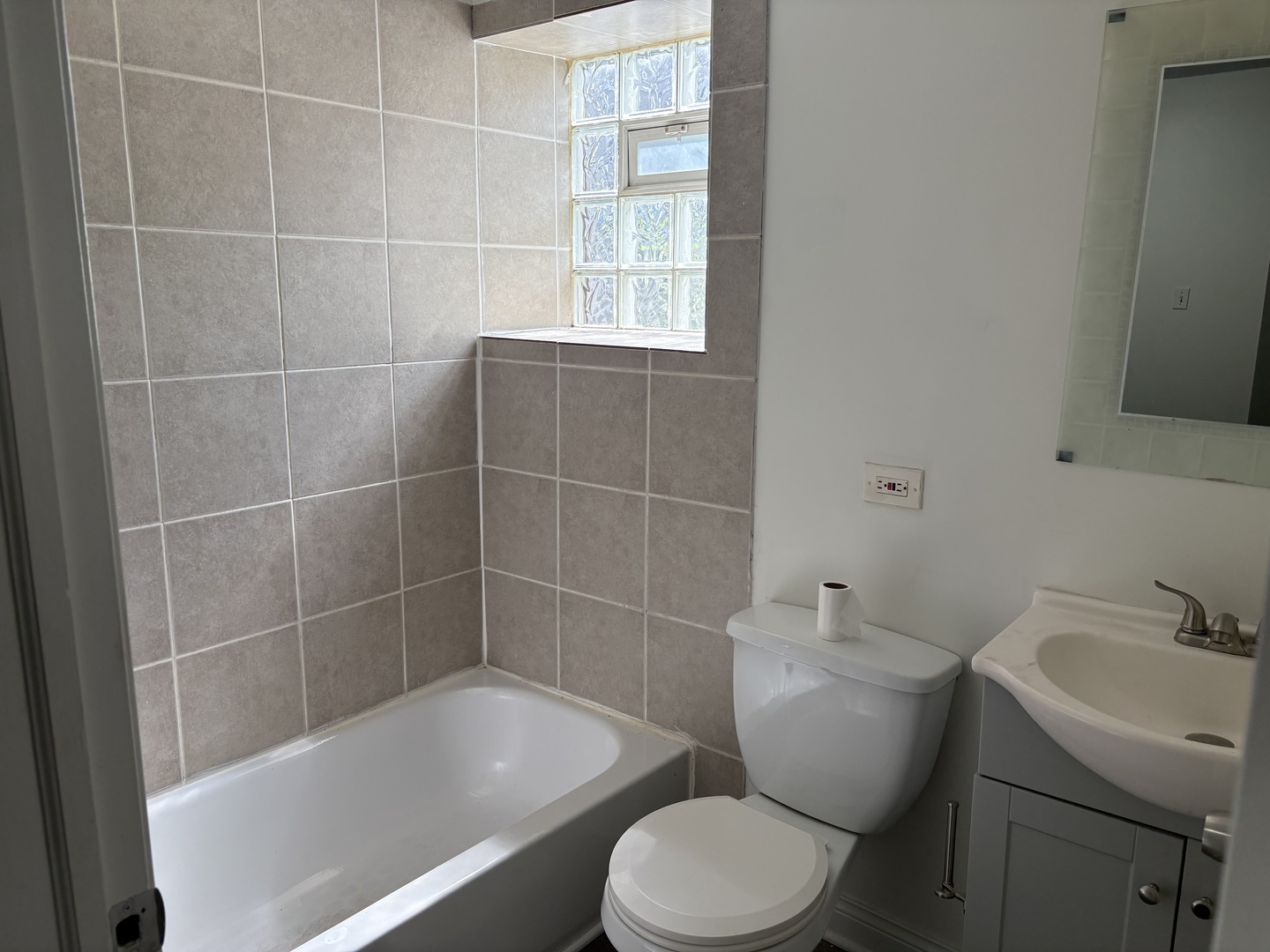 2822 W Flournoy Street Unit: GARDEN