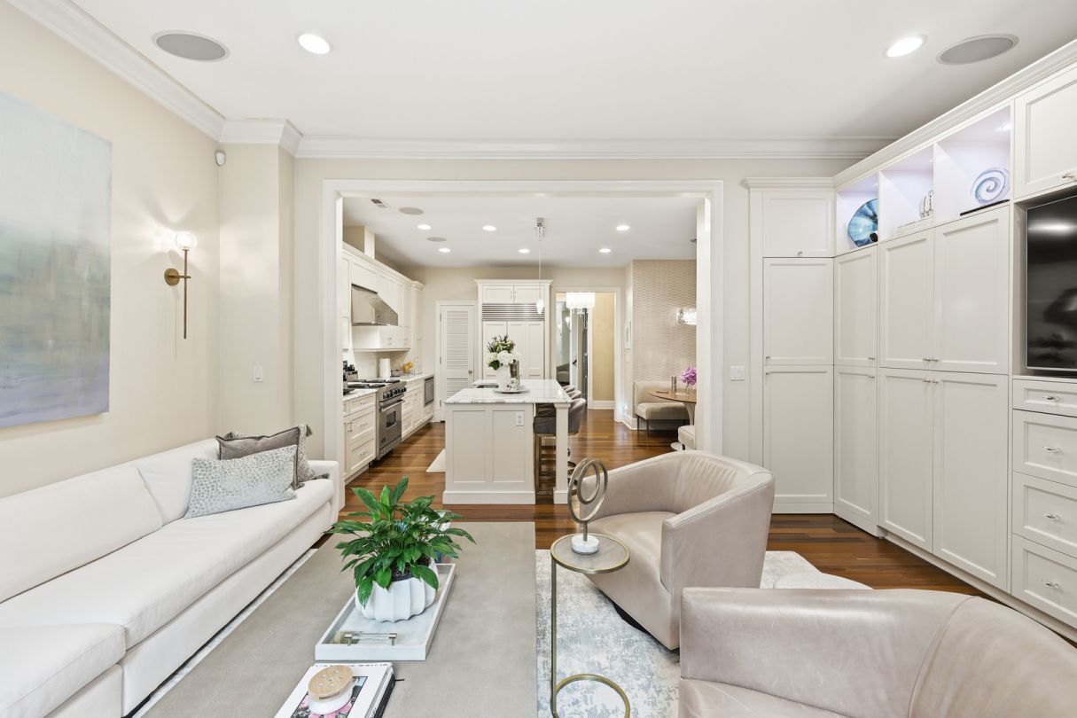 22 E Division Street Unit: 1