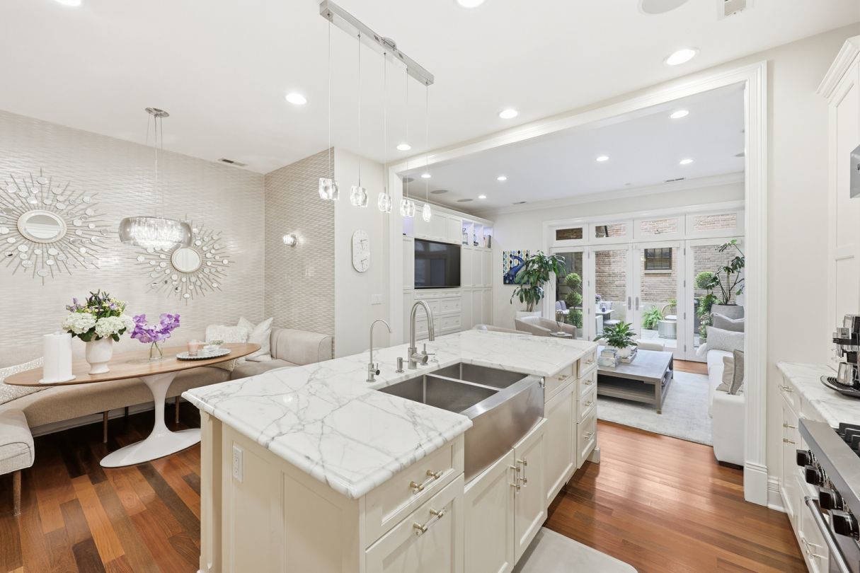 22 E Division Street Unit: 1