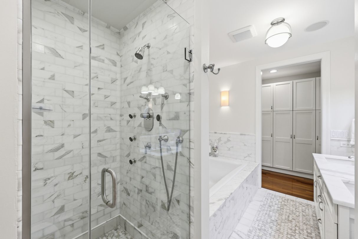 22 E Division Street Unit: 1