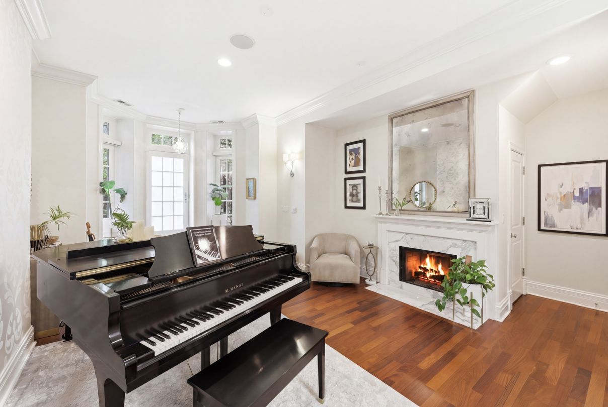22 E Division Street Unit: 1
