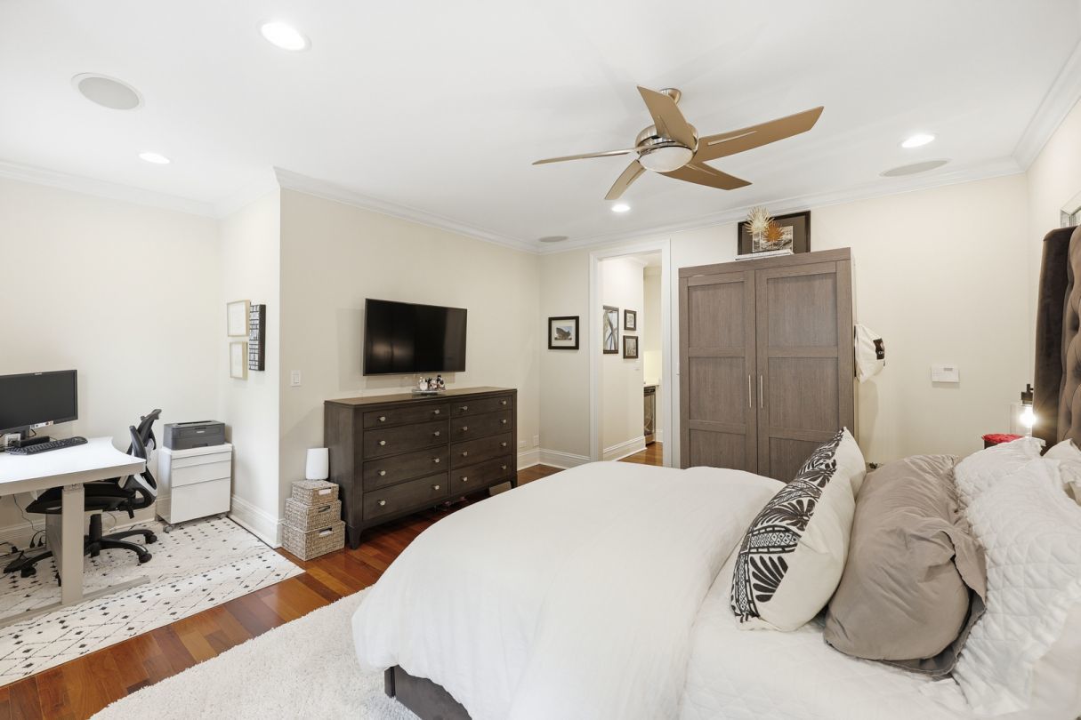 22 E Division Street Unit: 1