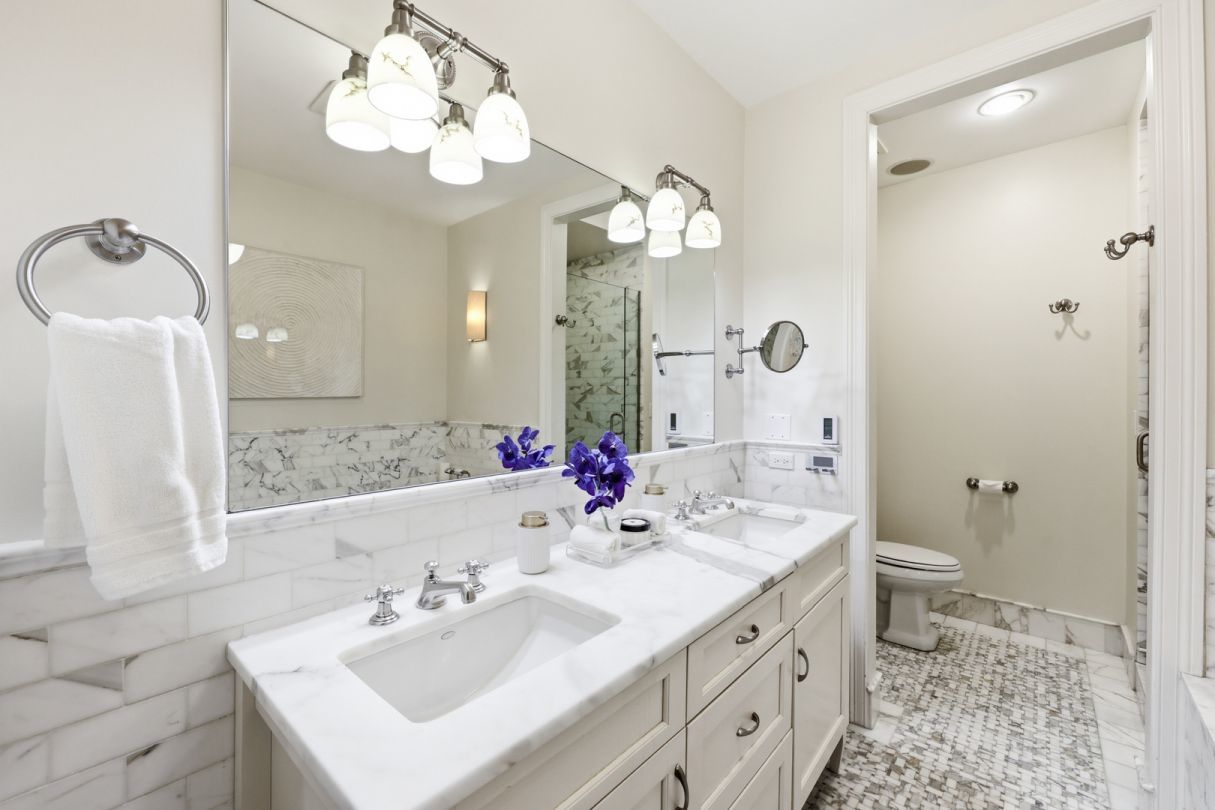22 E Division Street Unit: 1