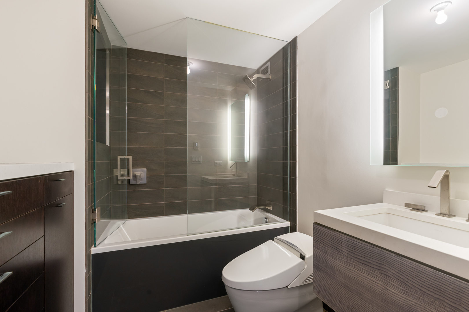 50 E BELLEVUE Place Unit: 2601