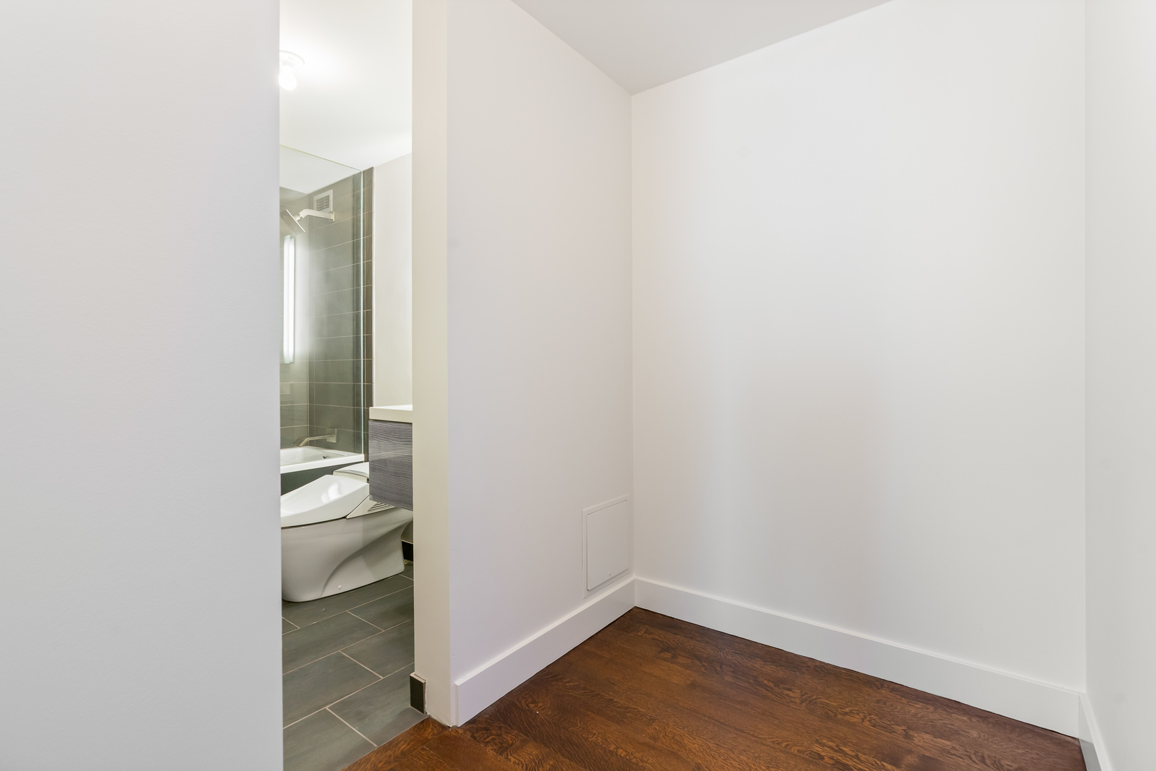 50 E BELLEVUE Place Unit: 2601
