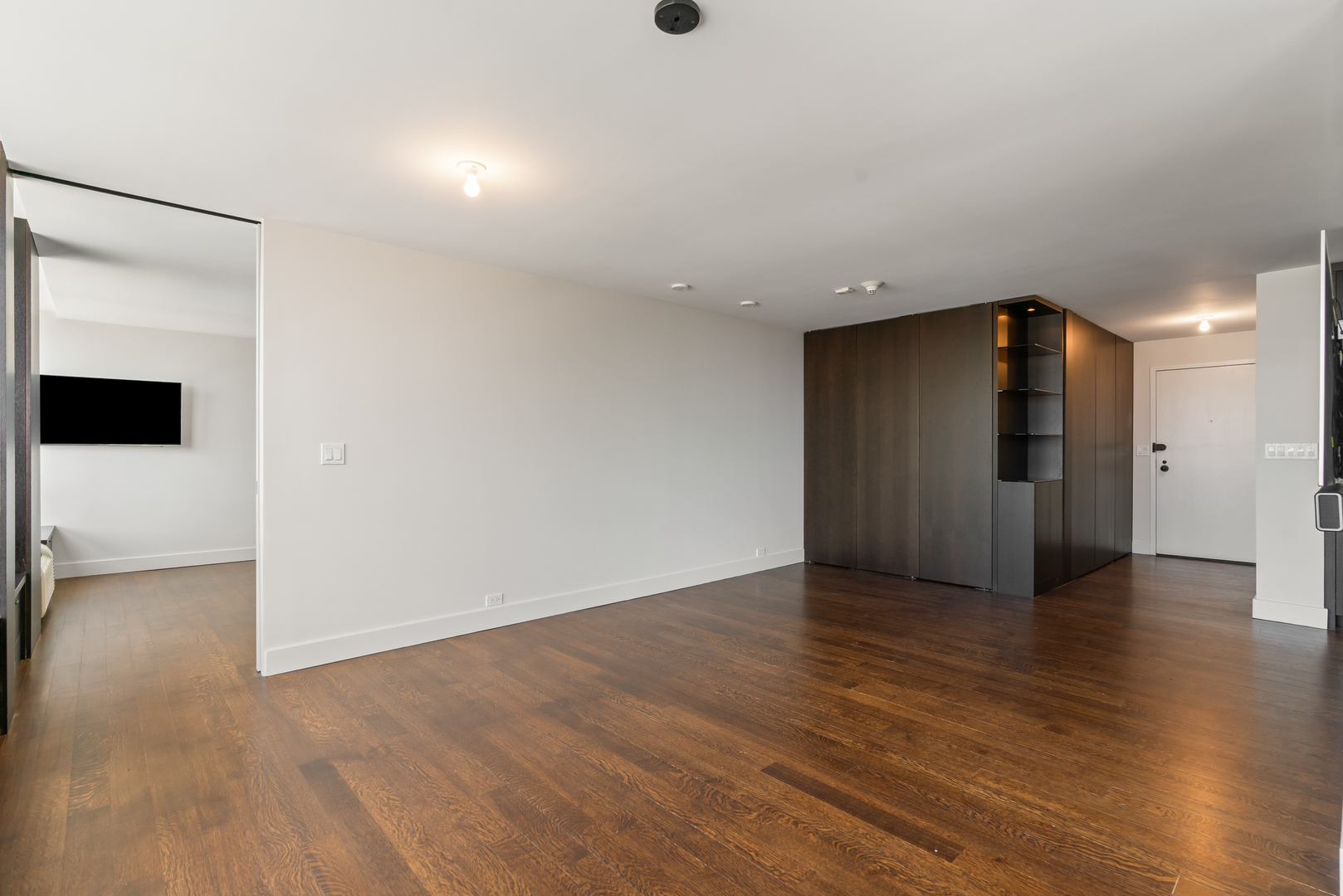 50 E BELLEVUE Place Unit: 2601