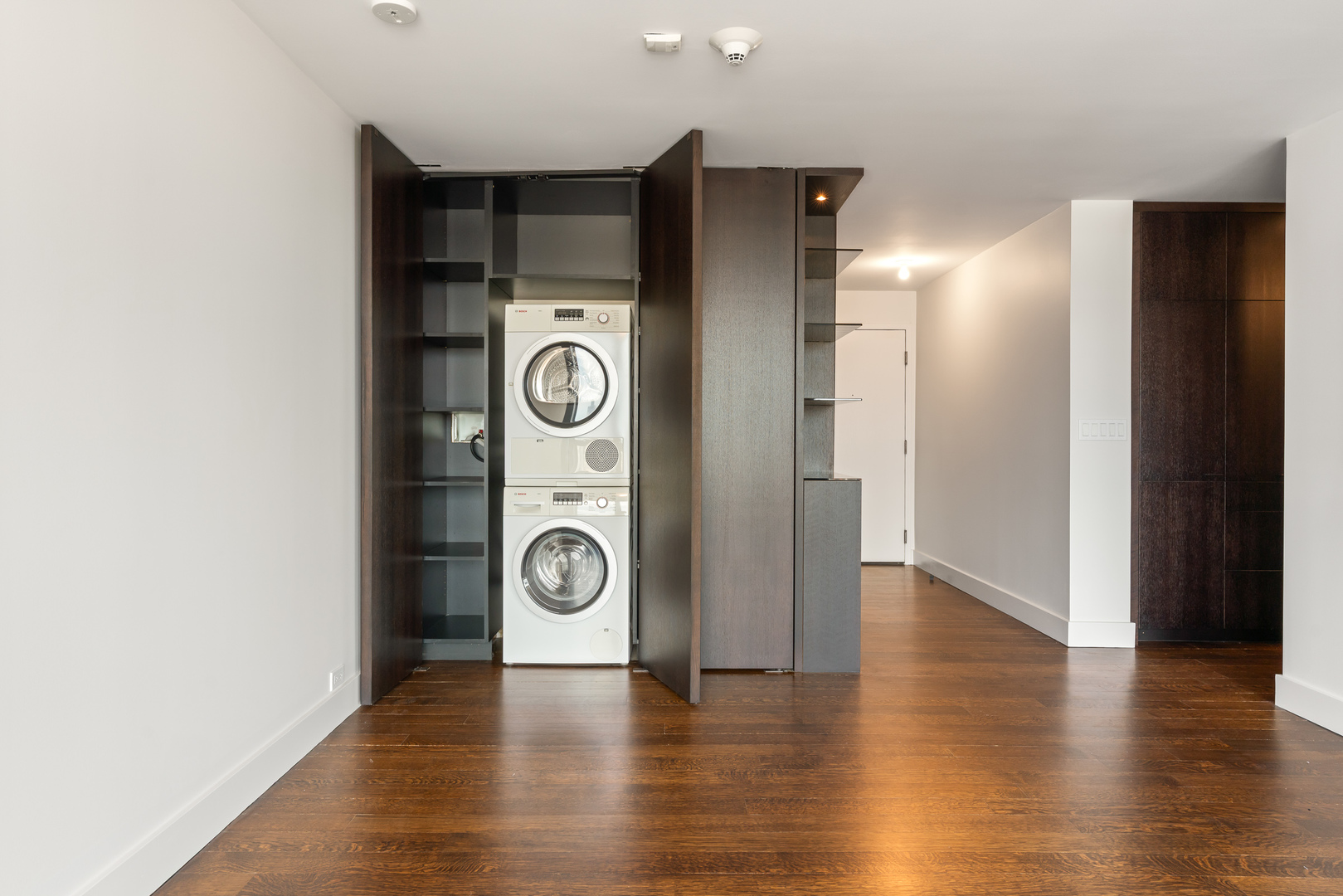 50 E BELLEVUE Place Unit: 2601