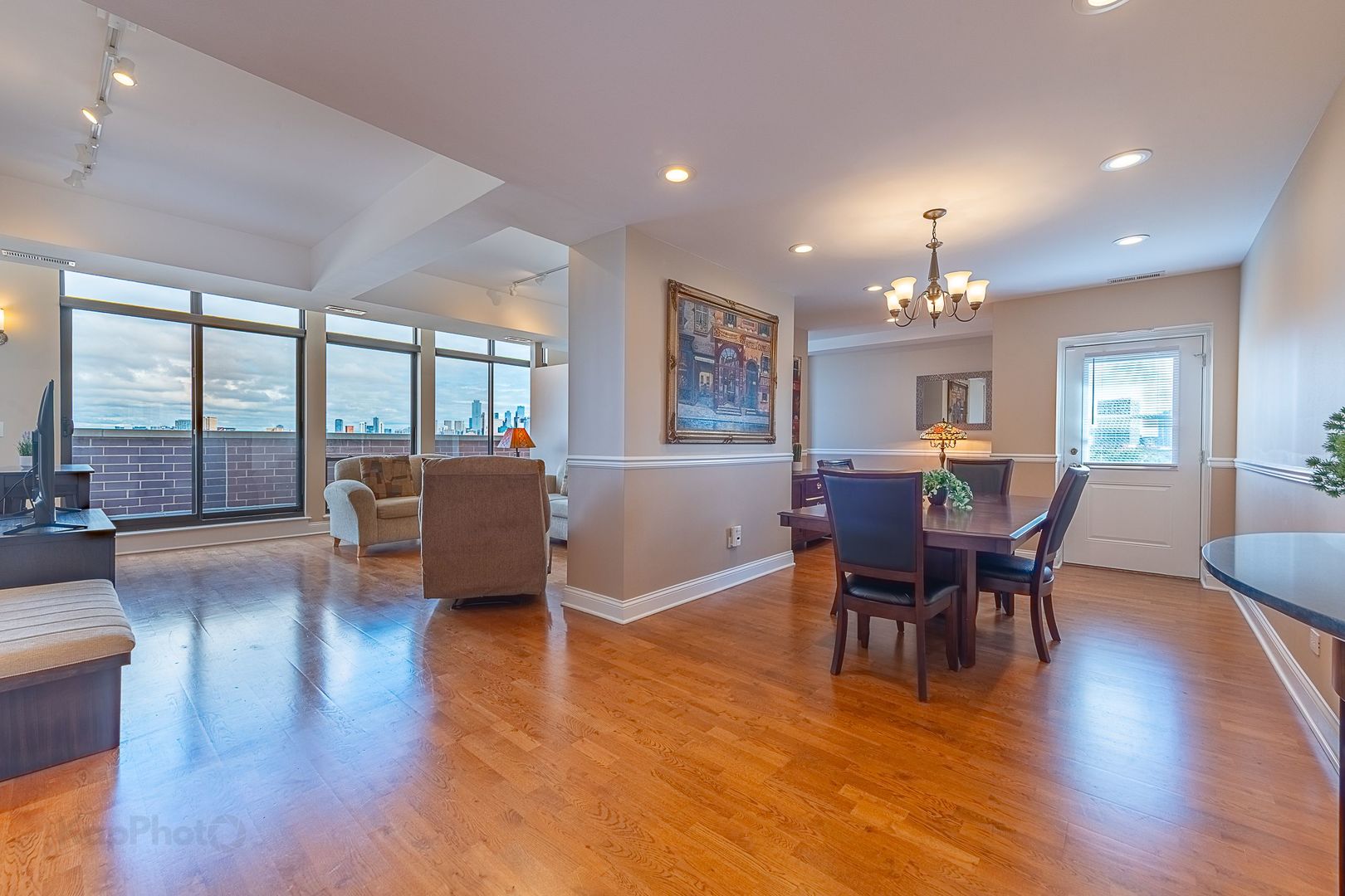 2272 S Archer Avenue Unit: 8E