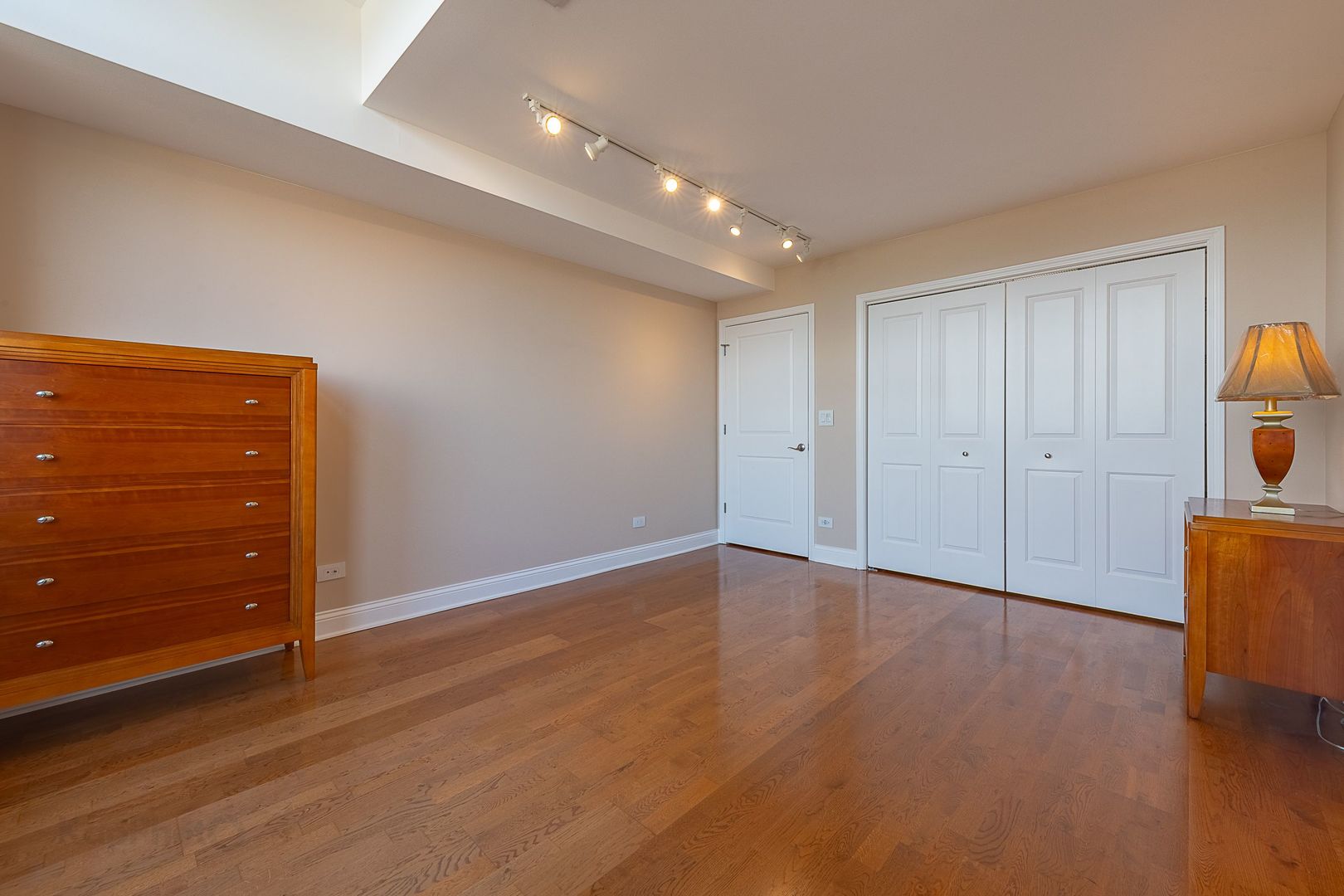2272 S Archer Avenue Unit: 8E