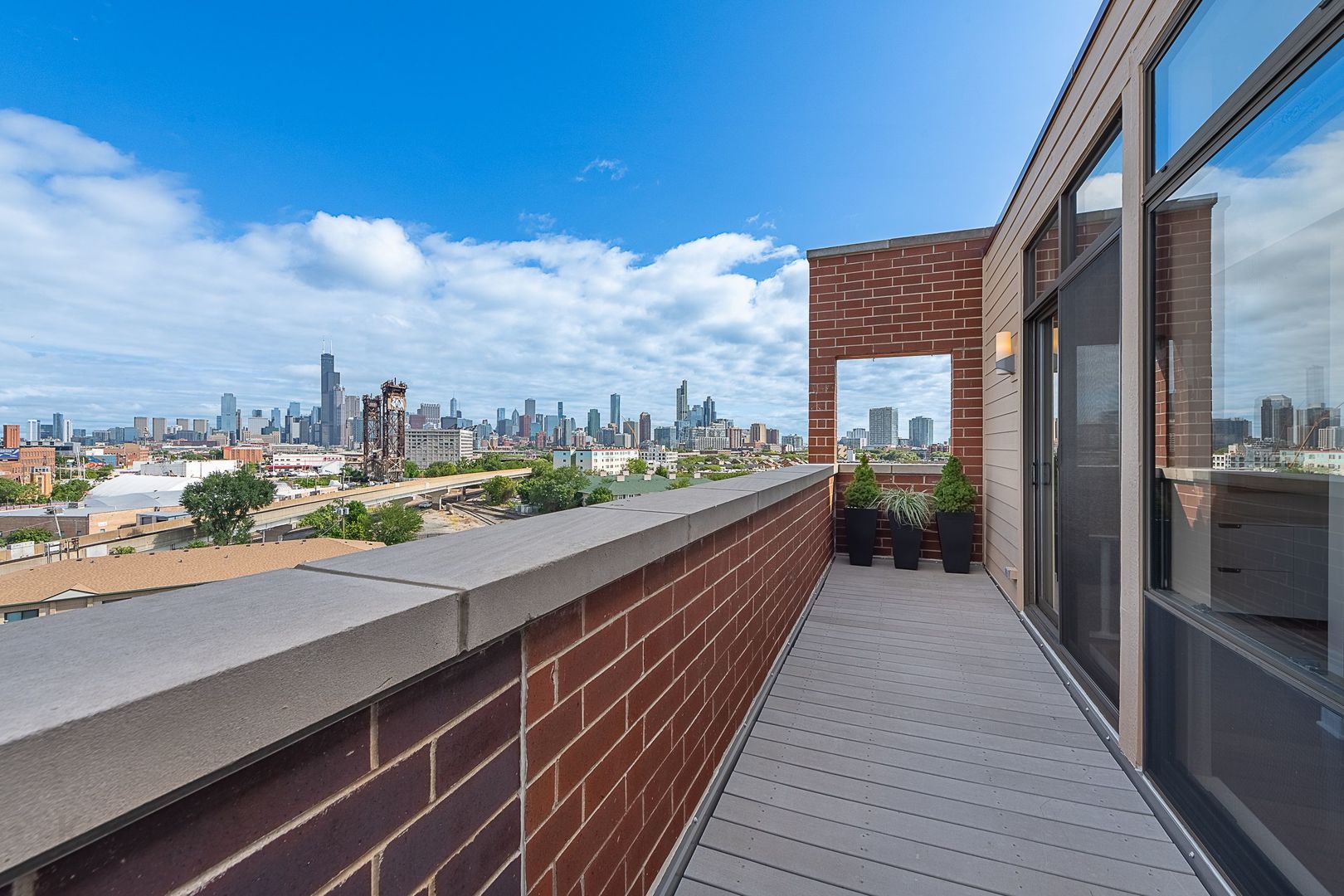2272 S Archer Avenue Unit: 8E