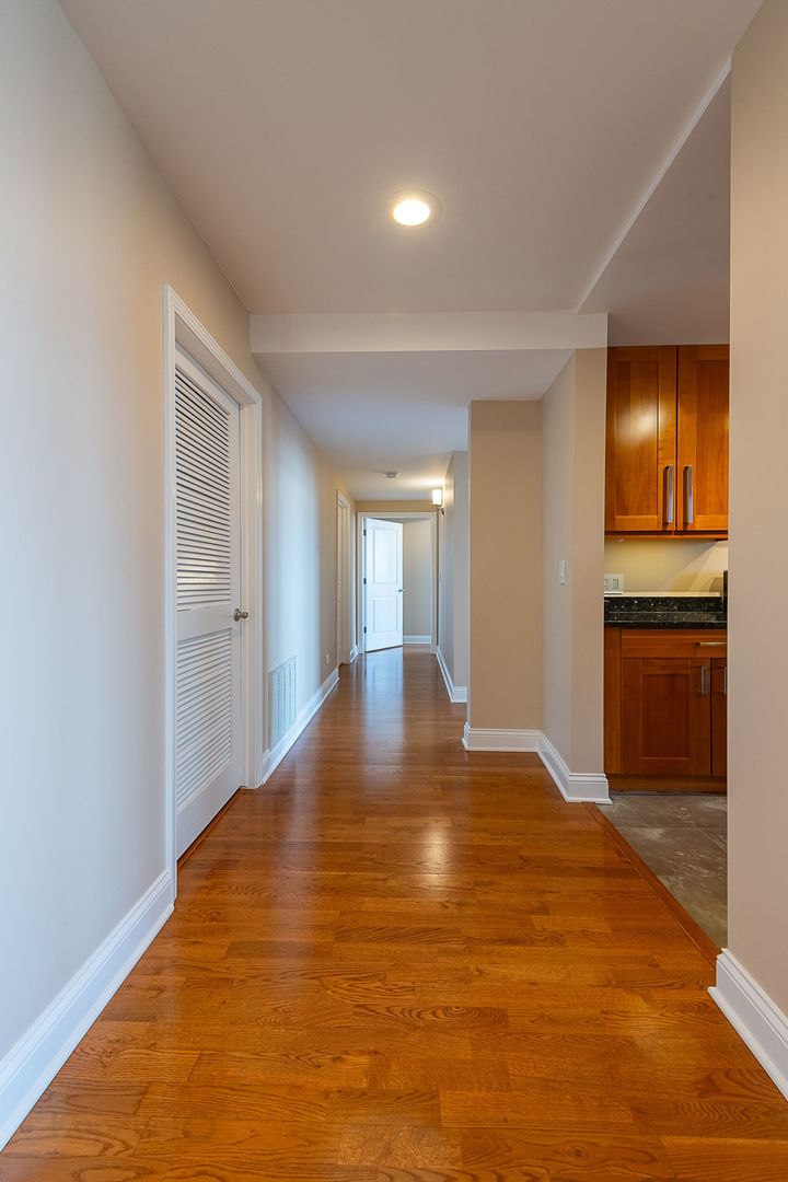 2272 S Archer Avenue Unit: 8E