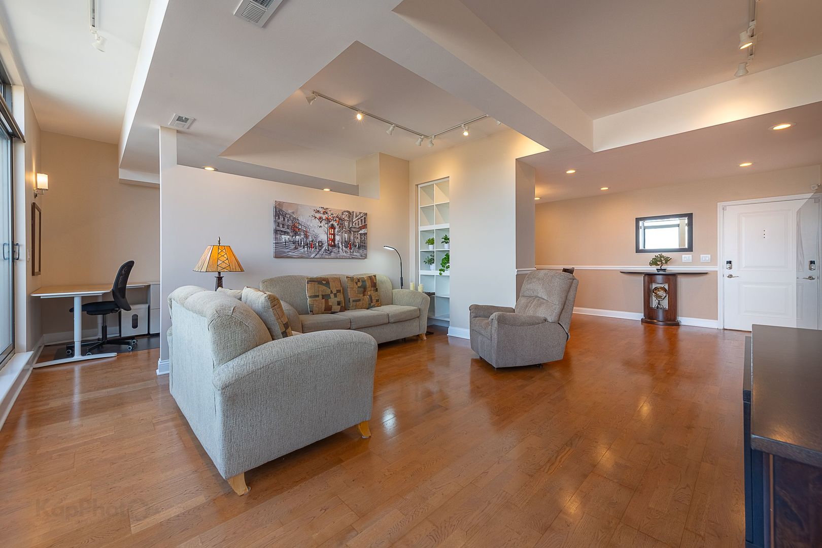 2272 S Archer Avenue Unit: 8E
