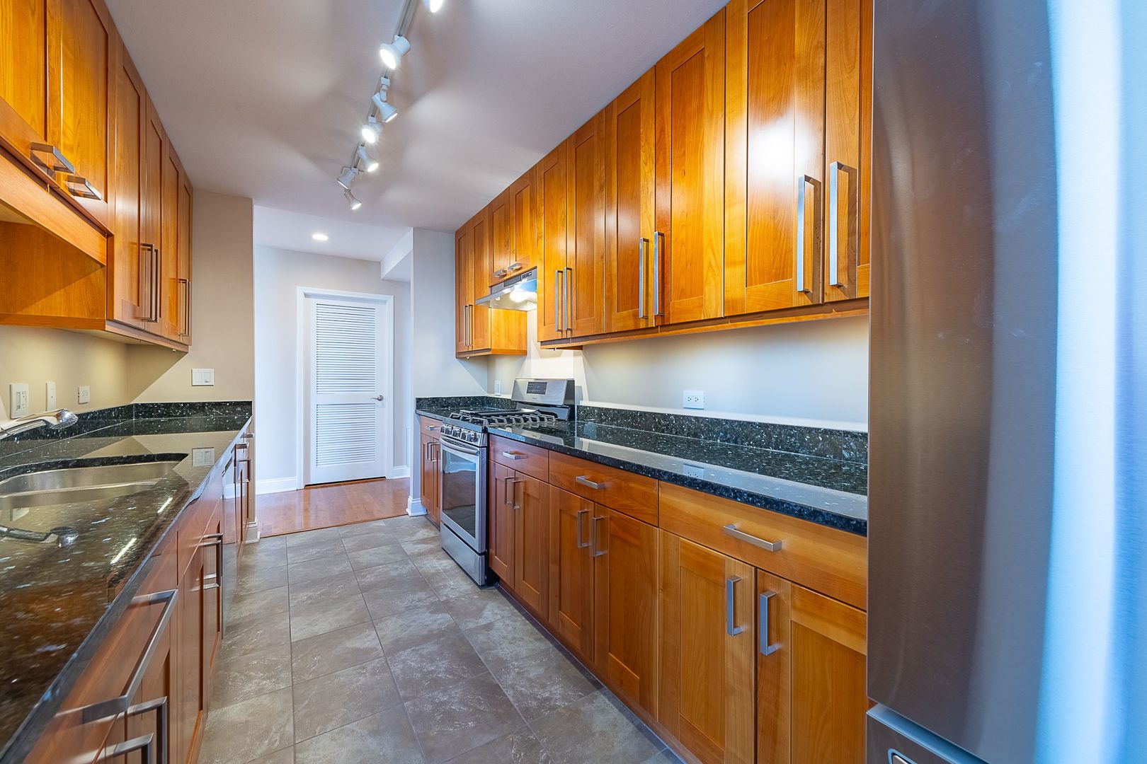 2272 S Archer Avenue Unit: 8E