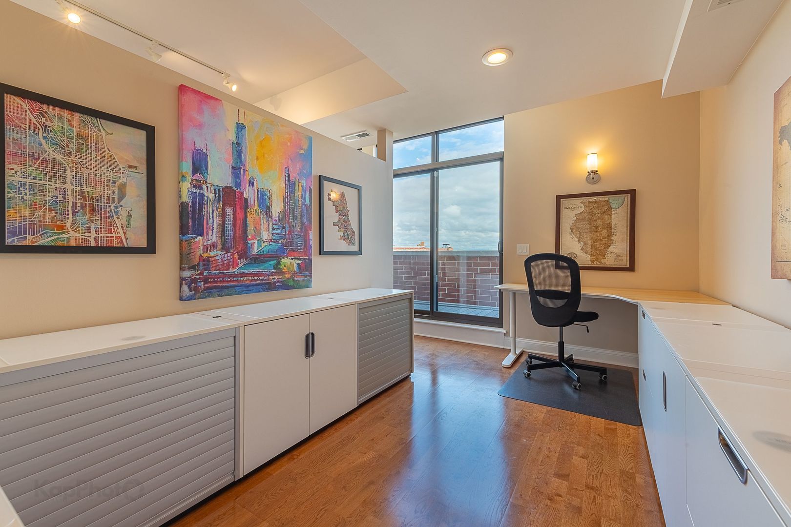 2272 S Archer Avenue Unit: 8E