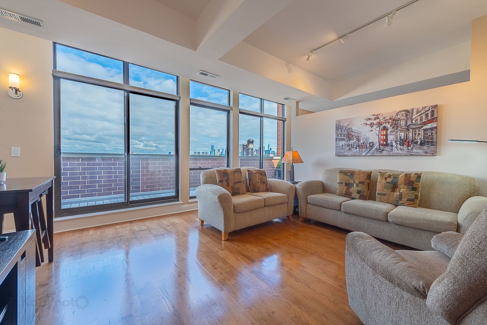 2272 S Archer Avenue Unit: 8E