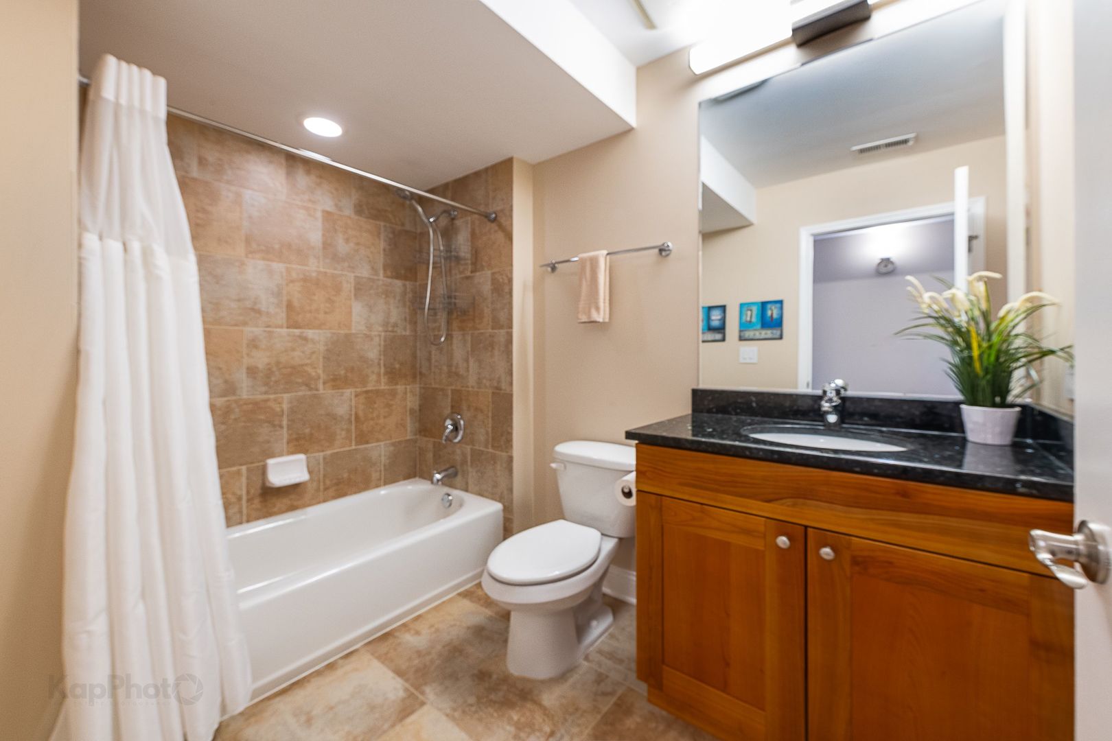 2272 S Archer Avenue Unit: 8E