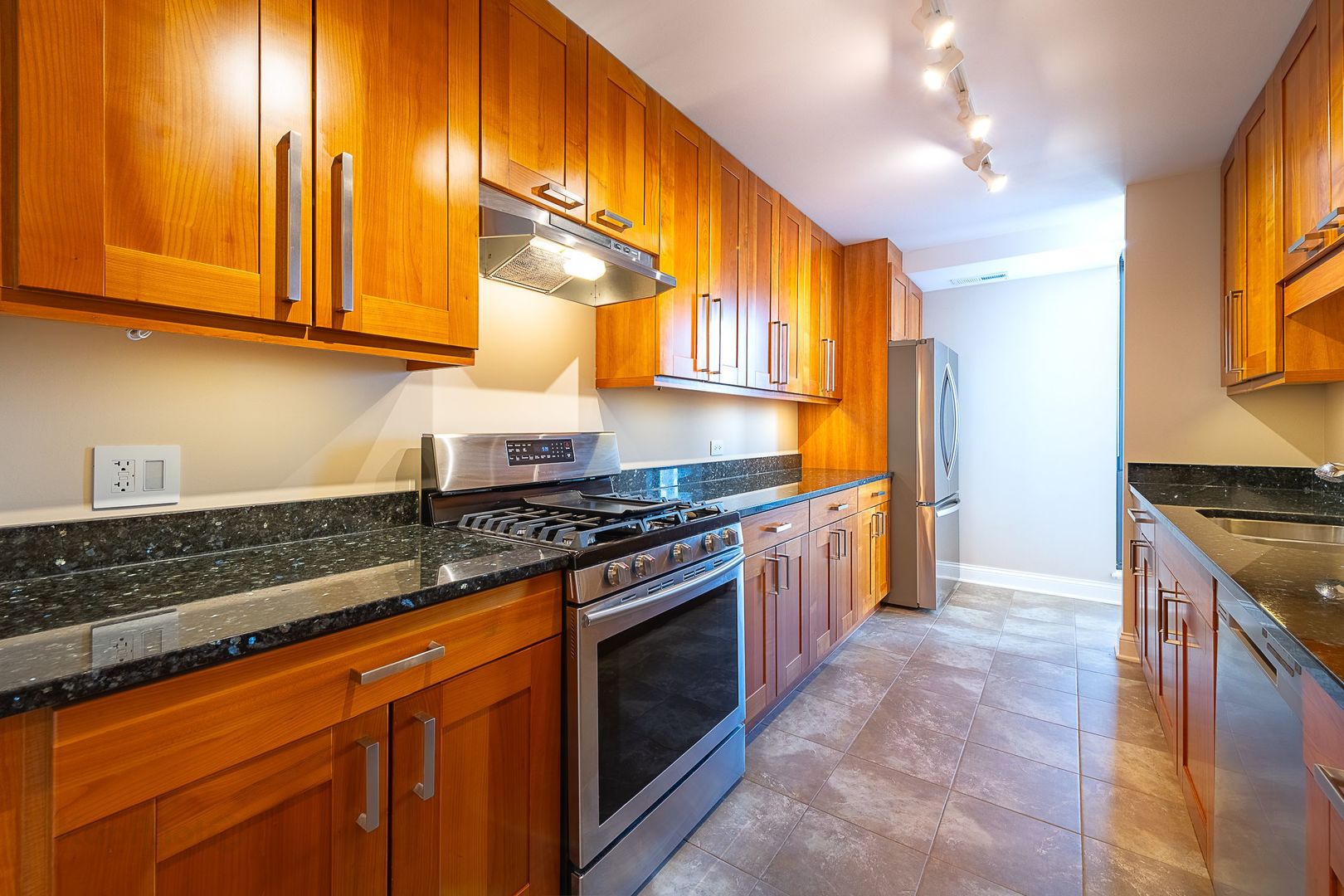 2272 S Archer Avenue Unit: 8E
