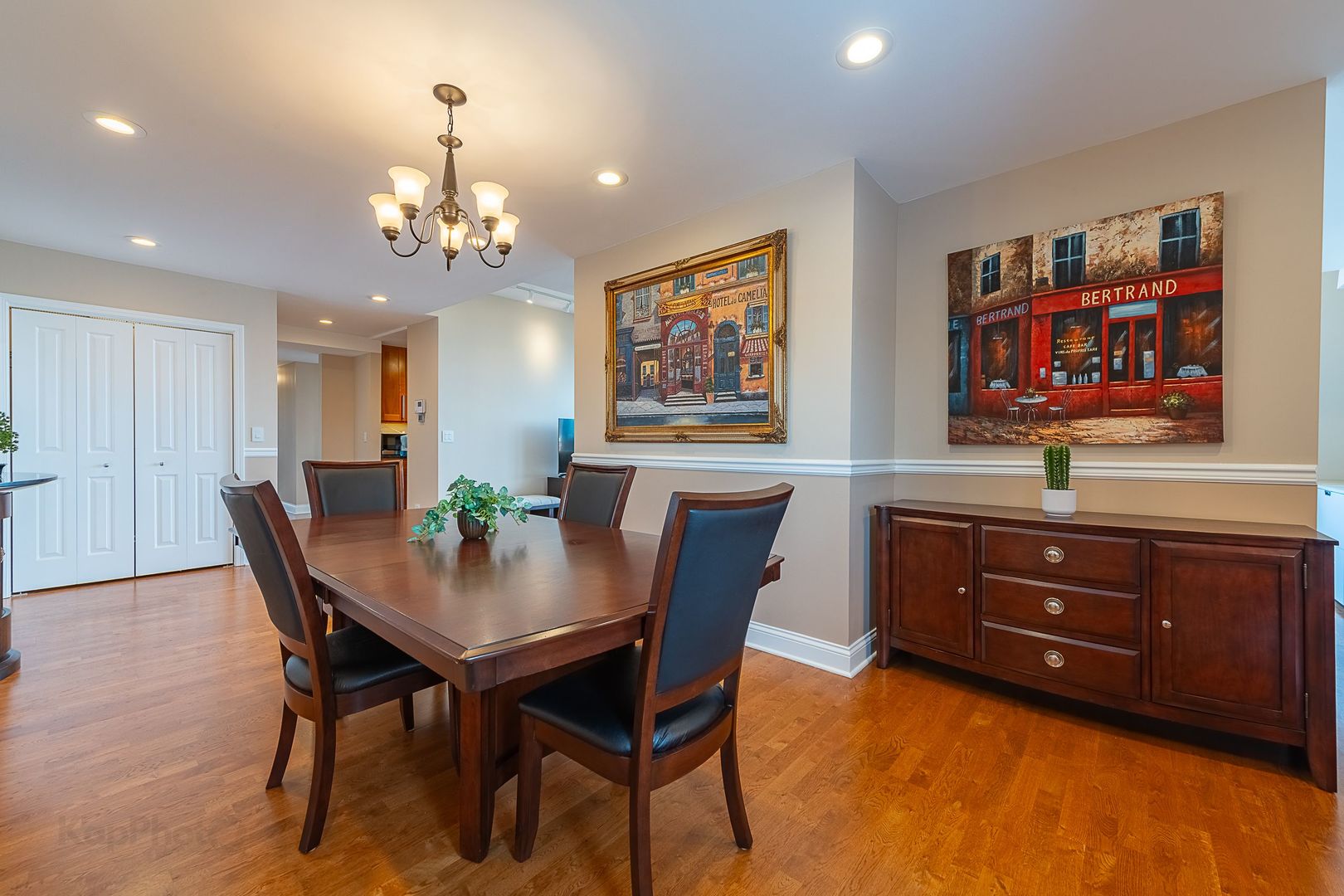 2272 S Archer Avenue Unit: 8E