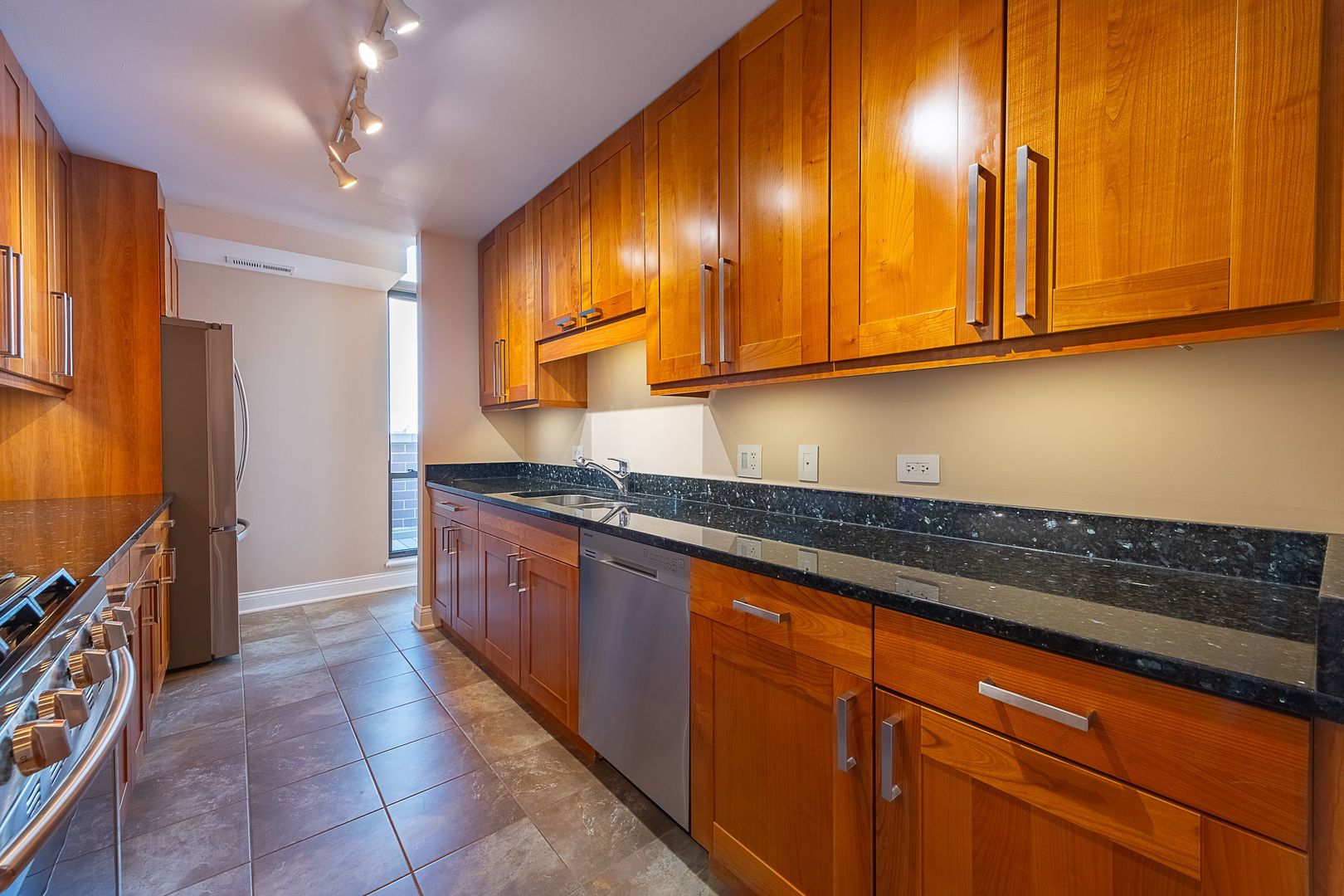 2272 S Archer Avenue Unit: 8E