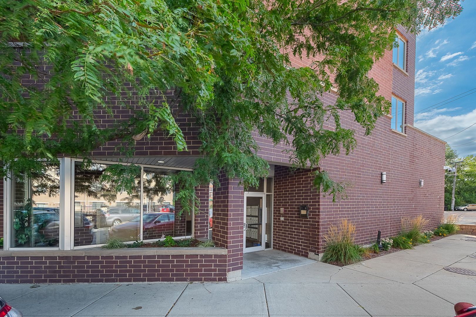 2272 S Archer Avenue Unit: 8E