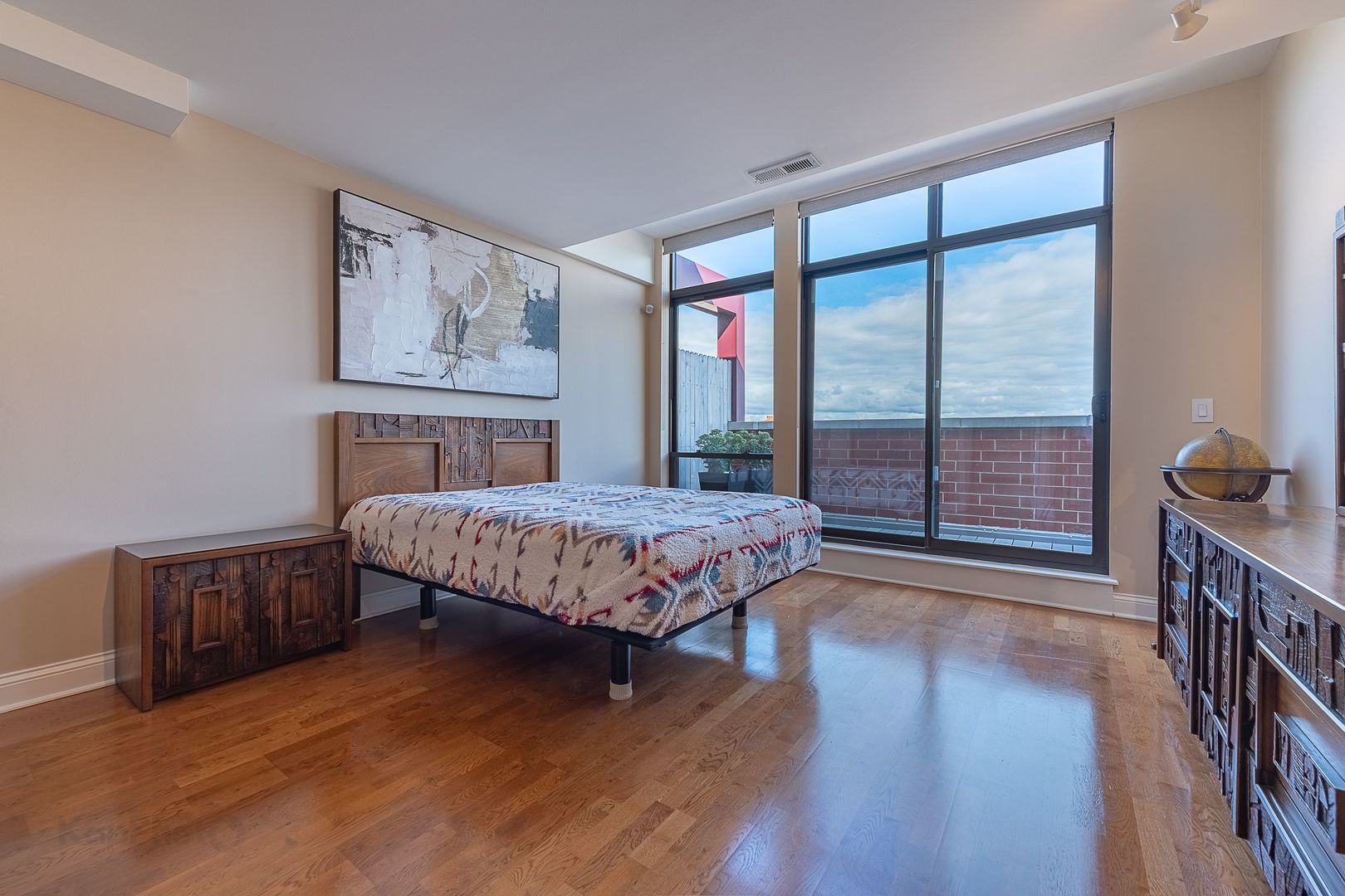 2272 S Archer Avenue Unit: 8E