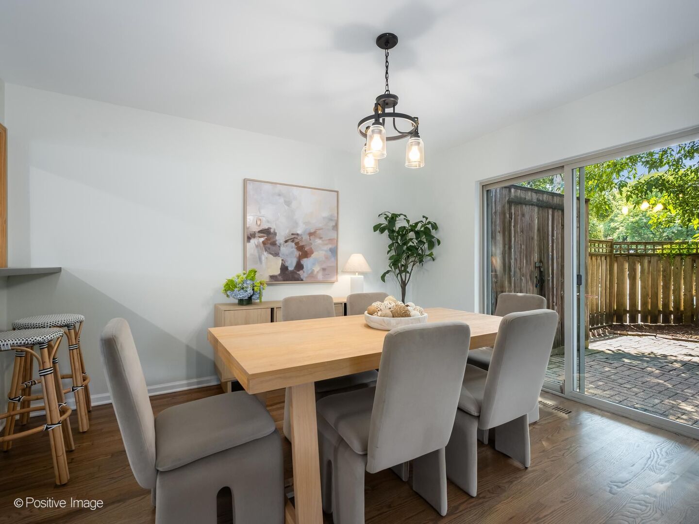 2121 N Lincoln Avenue Unit: 2121