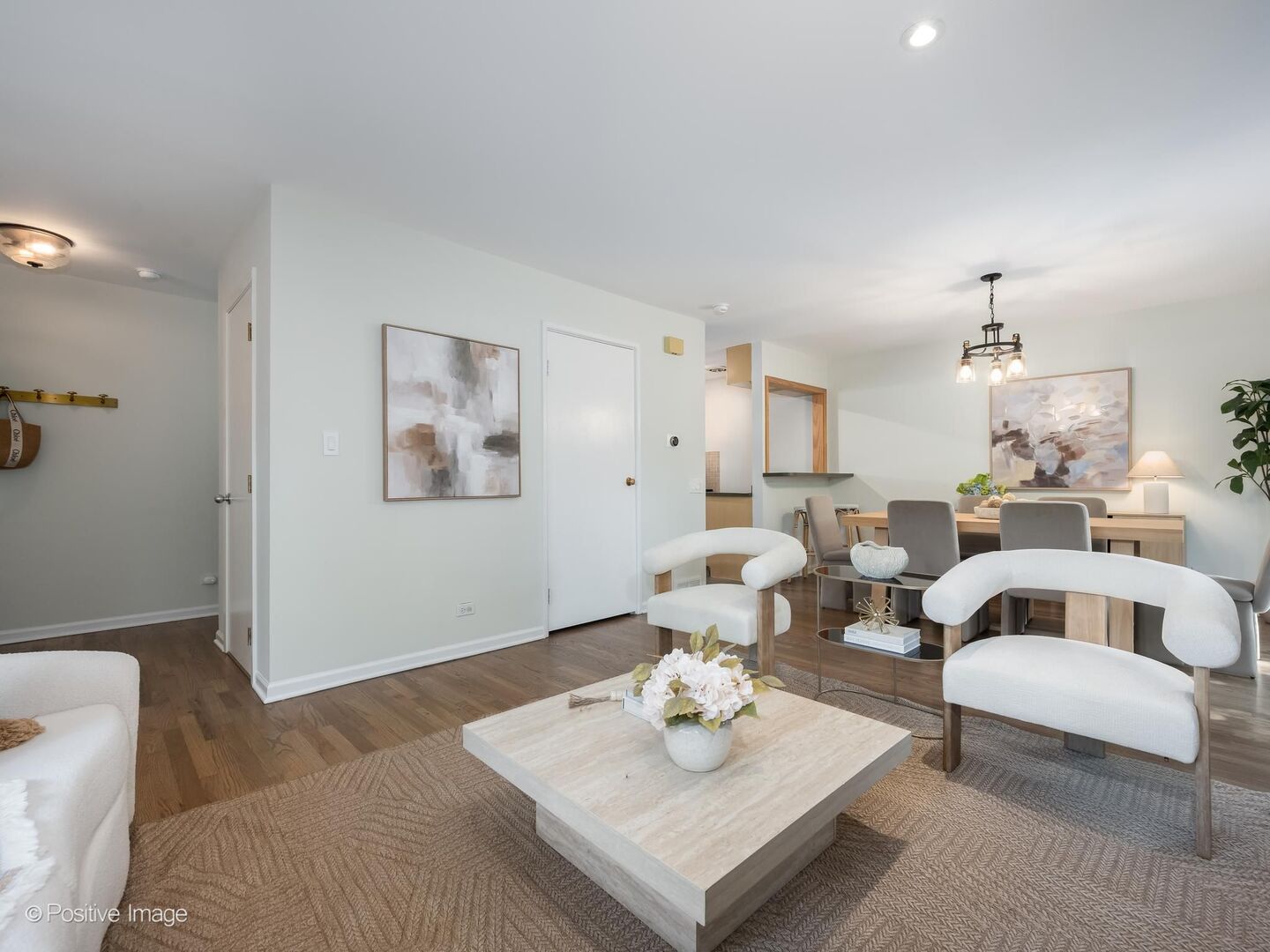 2121 N Lincoln Avenue Unit: 2121