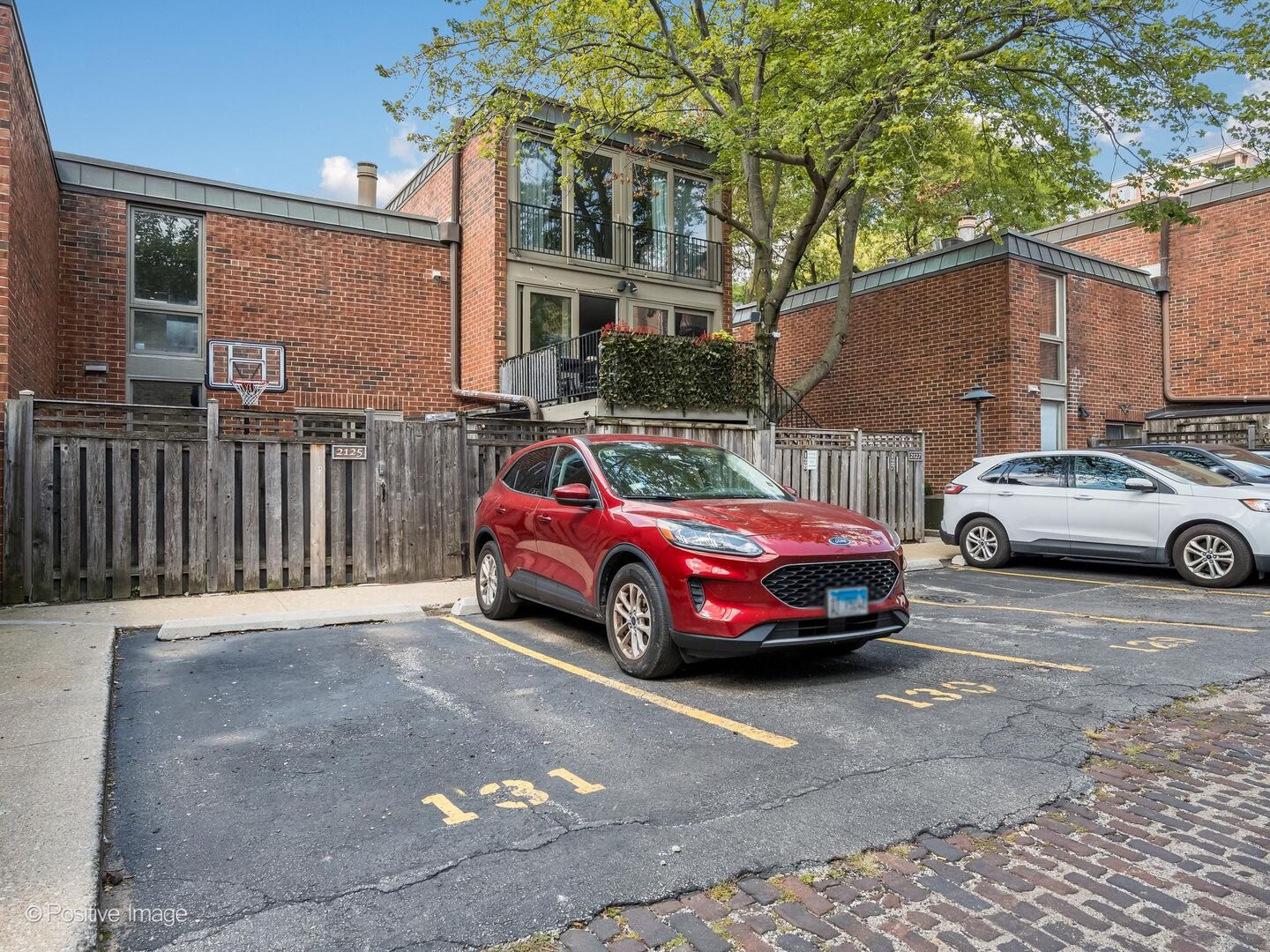 2121 N Lincoln Avenue Unit: 2121