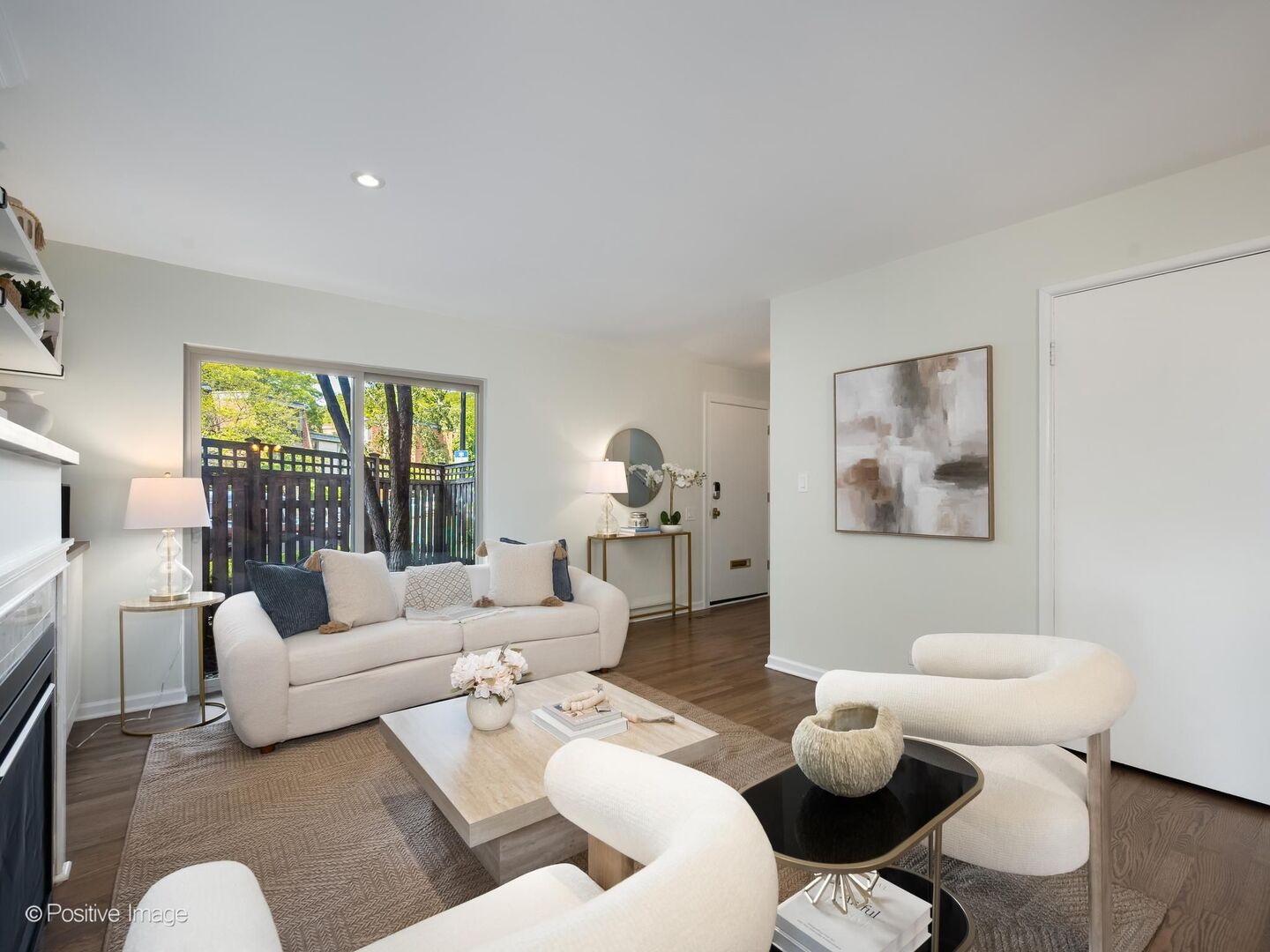 2121 N Lincoln Avenue Unit: 2121