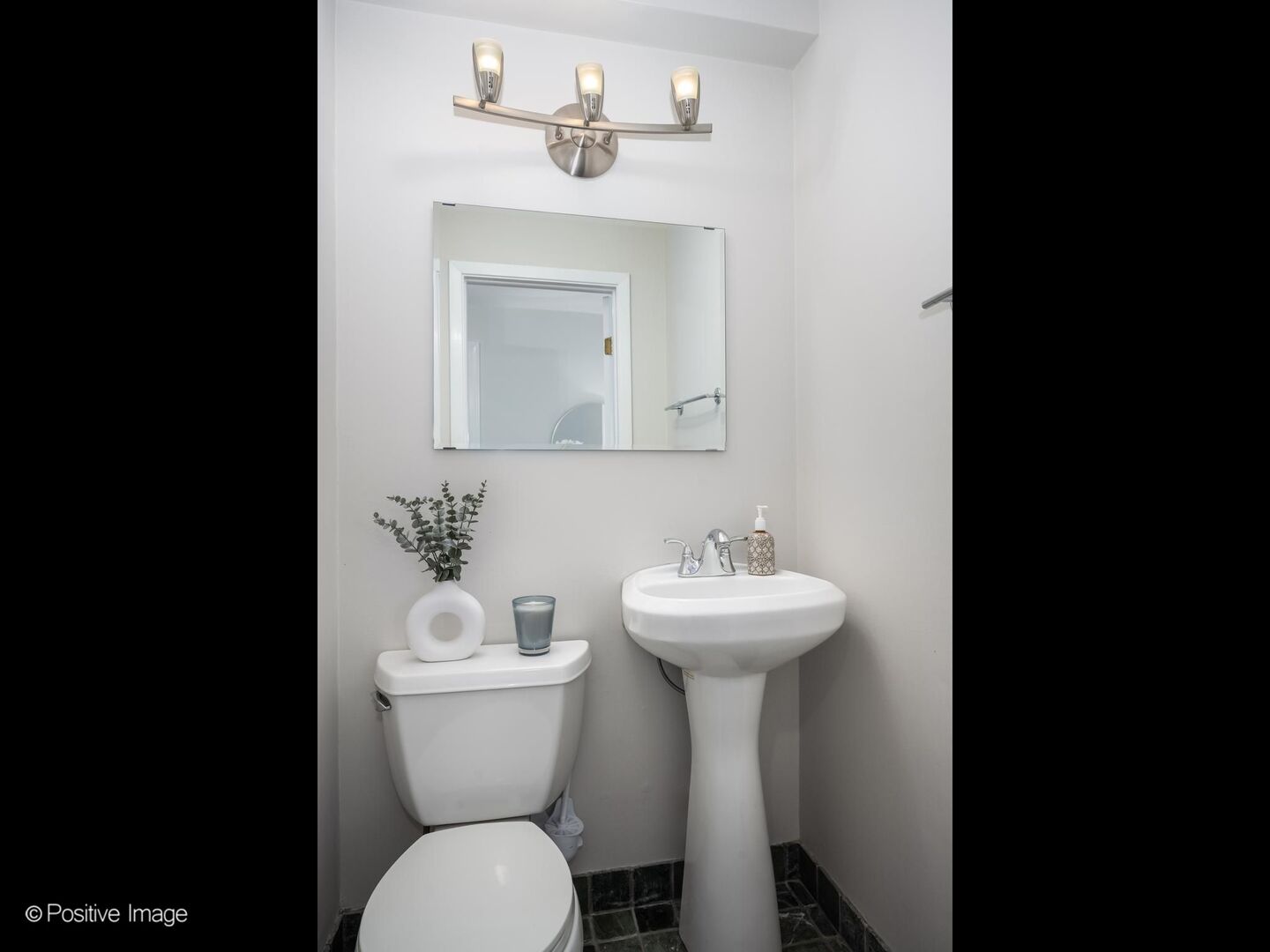 2121 N Lincoln Avenue Unit: 2121