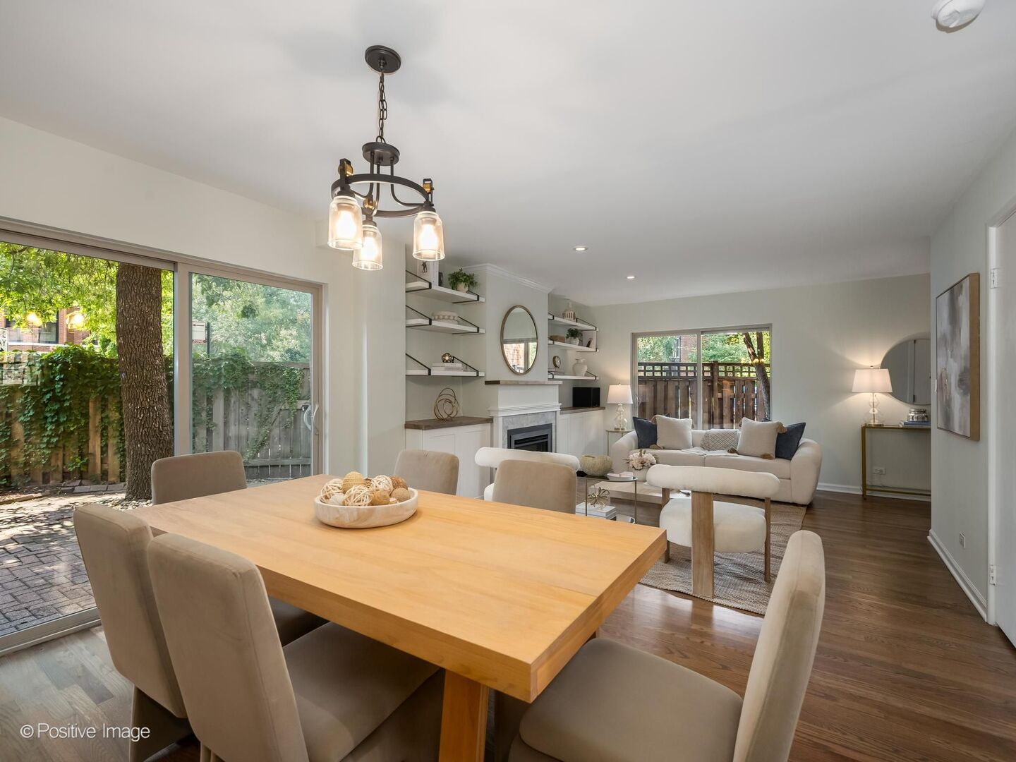 2121 N Lincoln Avenue Unit: 2121