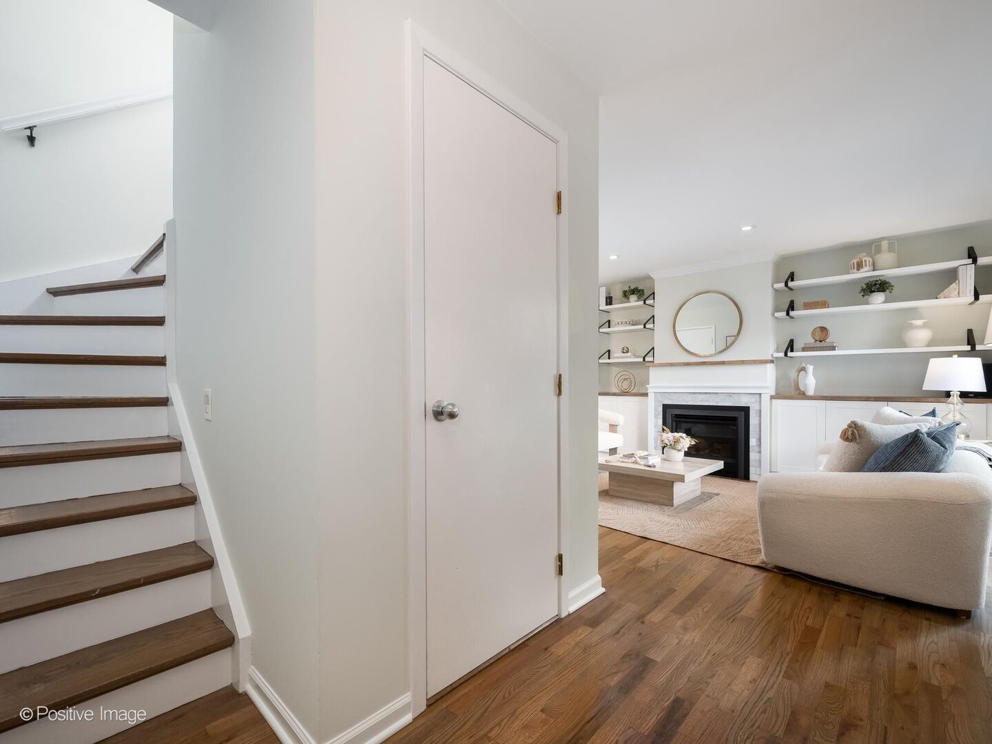 2121 N Lincoln Avenue Unit: 2121