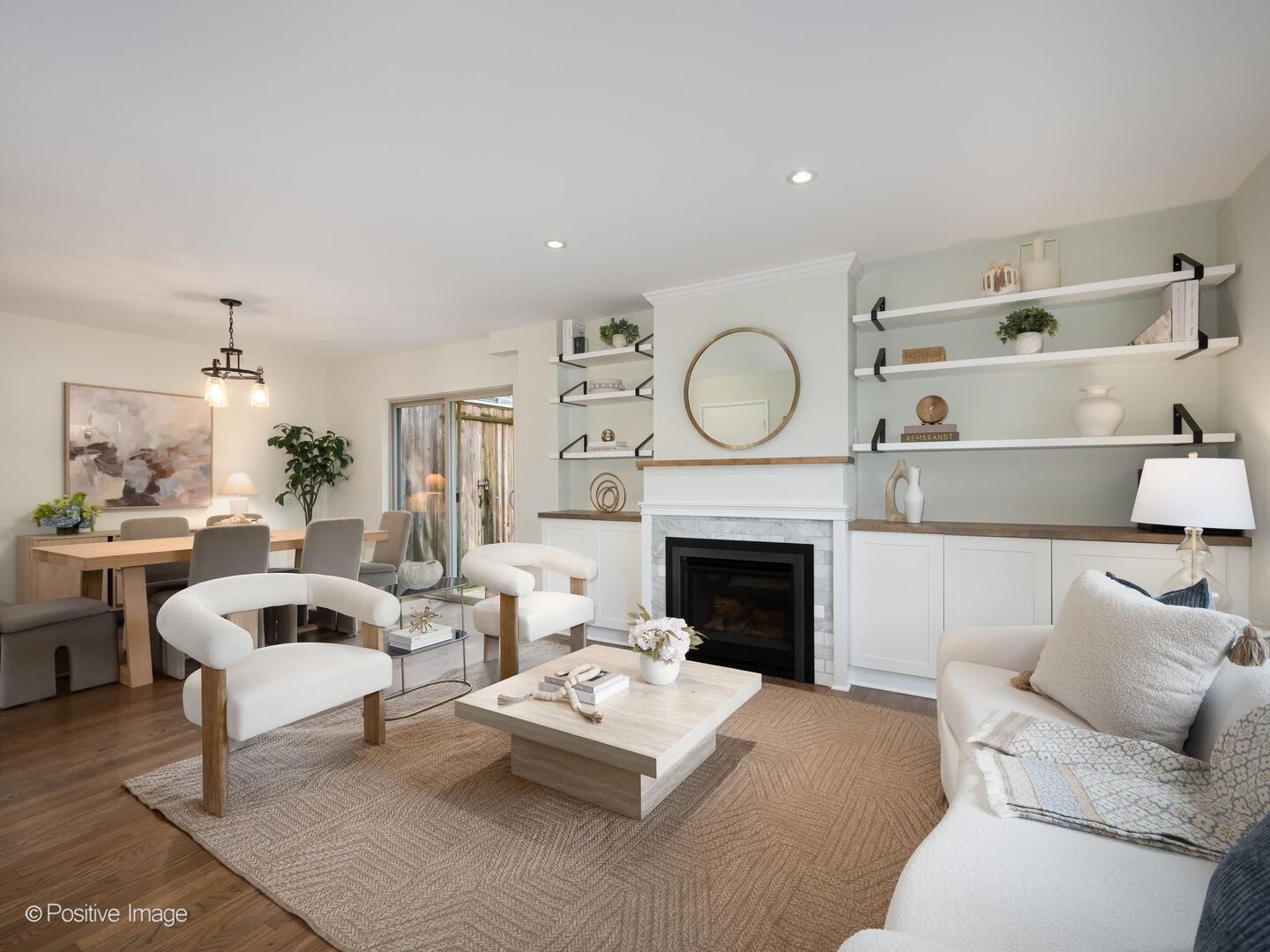 2121 N Lincoln Avenue Unit: 2121